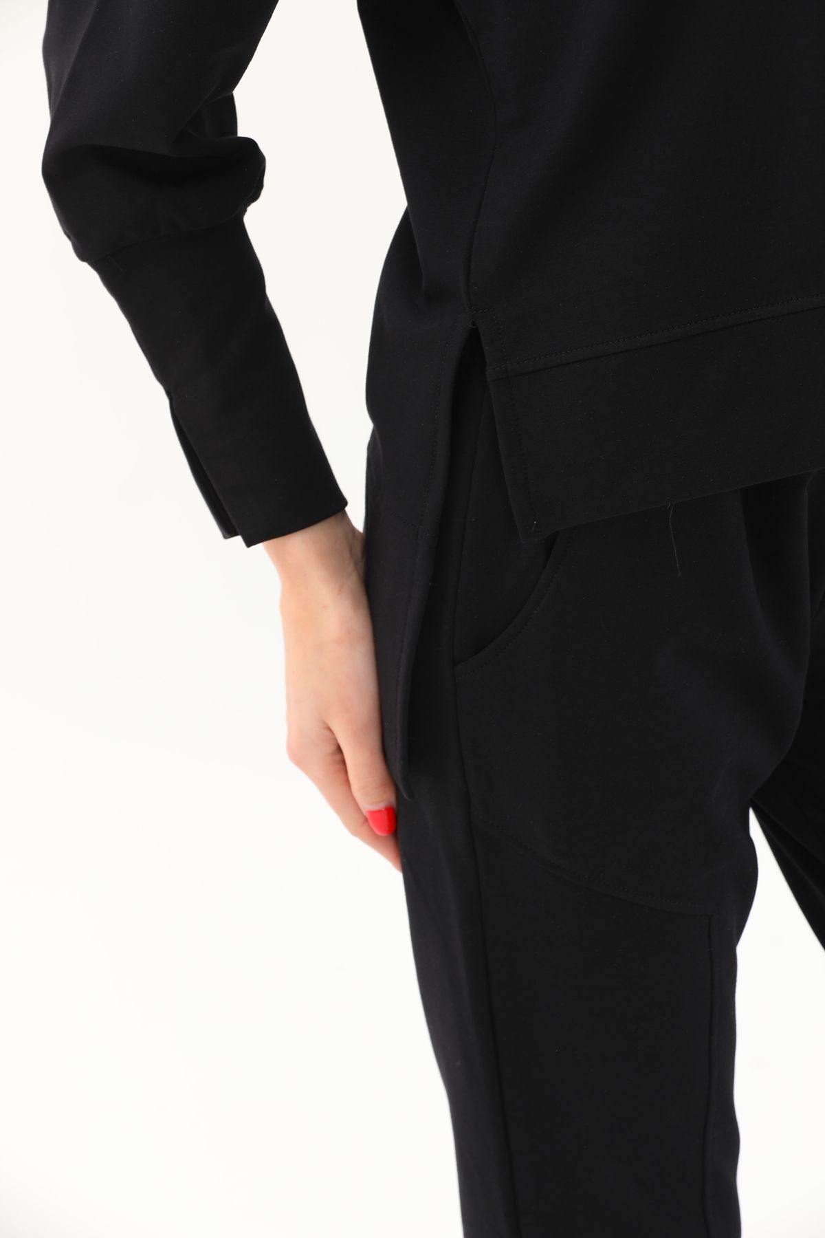 Limerence-Women's Black Color Two Thread Basic Tracksuit Set with Slits on the Leg 4