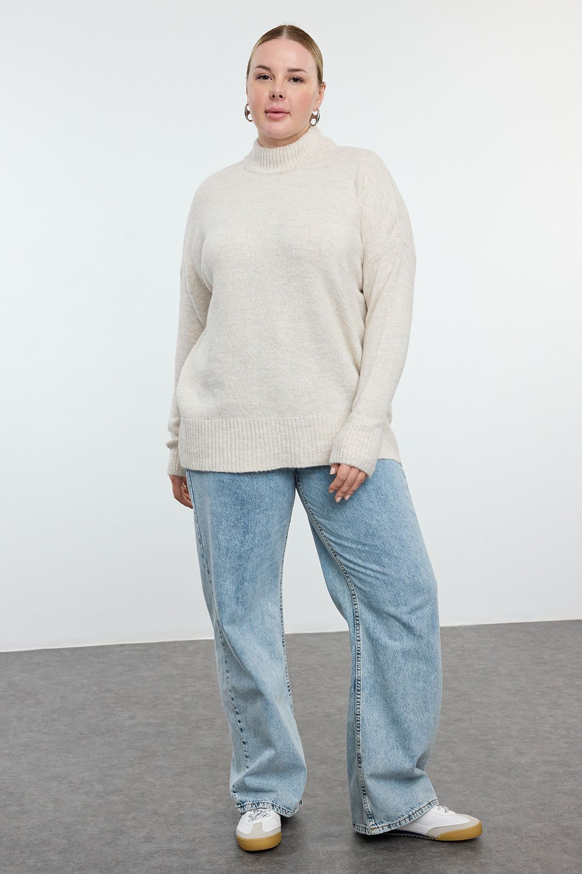 Trendyol Curve Sweter Z Dzianiny W Kolorze Beżowym Z Półgolfem - Miękka Faktura Kobieta - 3XL