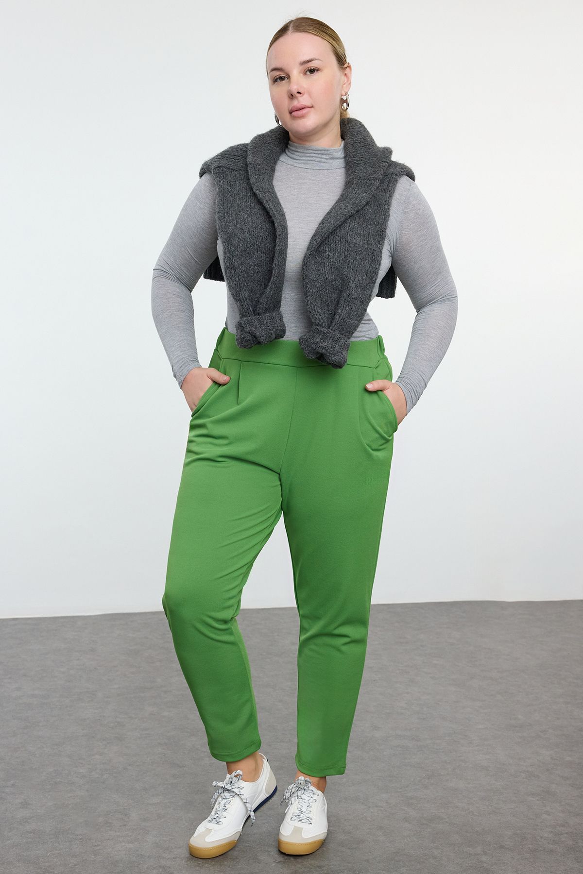 Trendyol Curve Duży Rozmiar Zielonych Spodni Z Dzianiny W Kroju Marchewki - Kobieta - 4XL