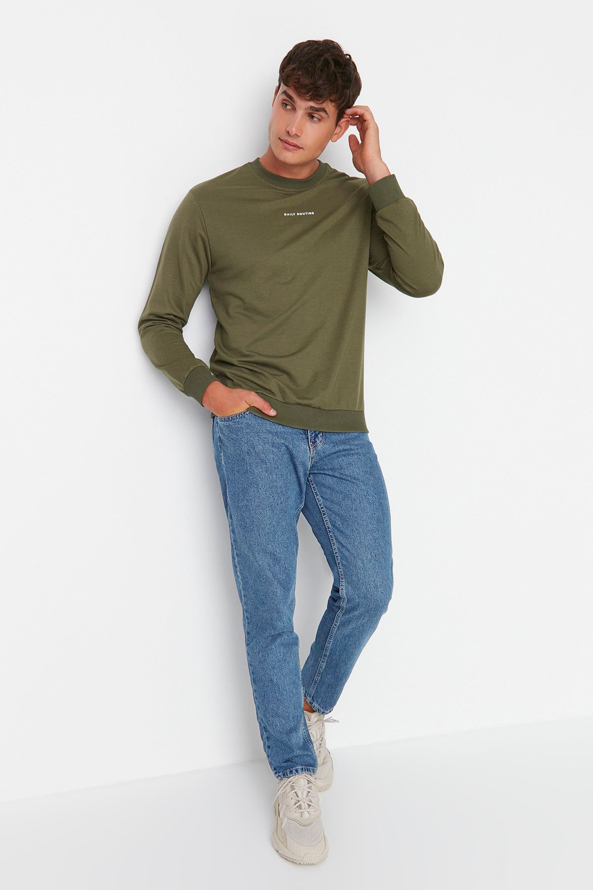 Trendyol Collection Niebieskie jeansy typu boyfriend Relax Fit - 100% bawełny Tmnaw23Je00043