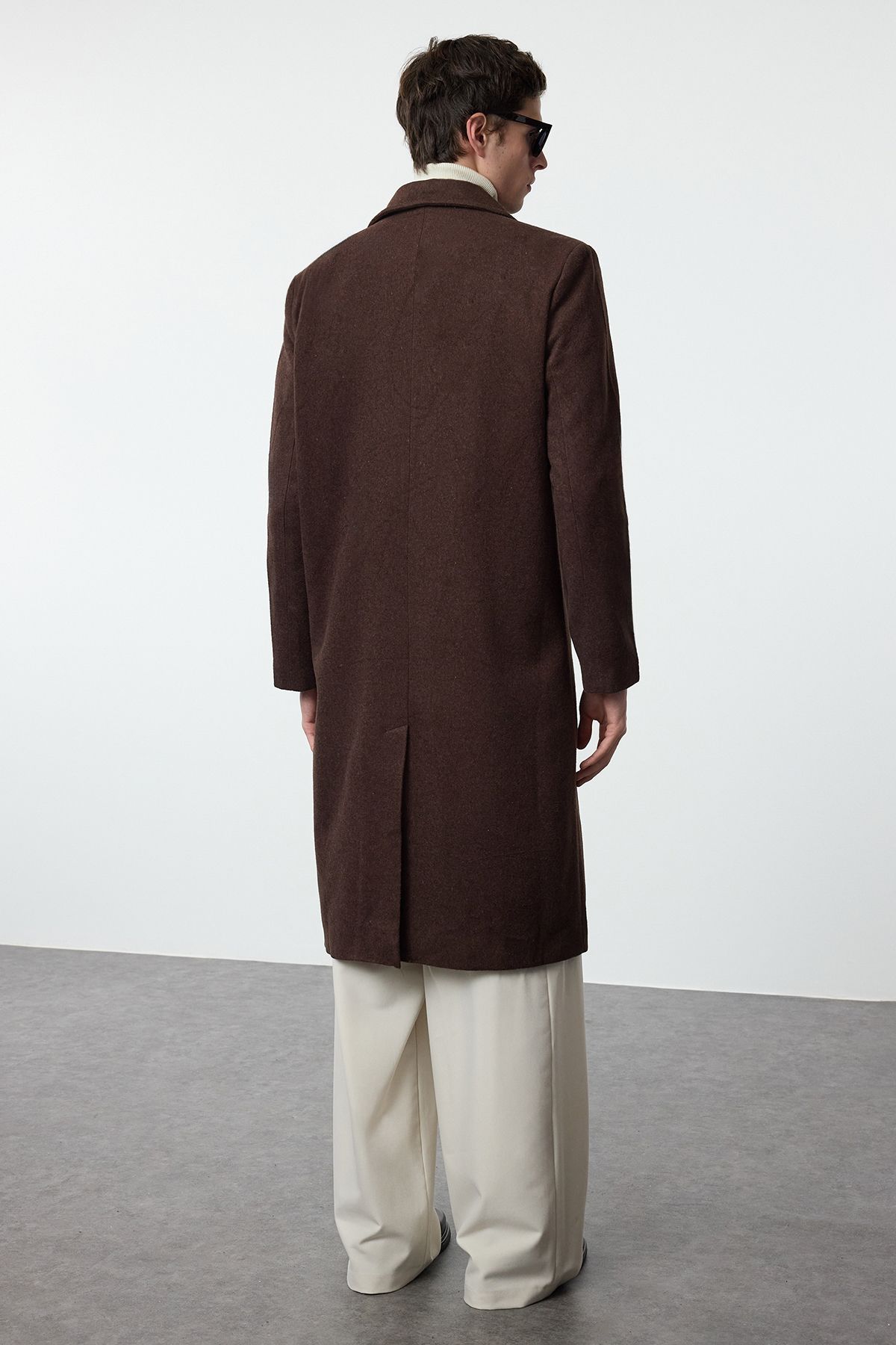 Trendyol Collection-Langer brauner zweireihiger Stamp-Wintermantel - Loose Fit TMNAW23KB00003 6