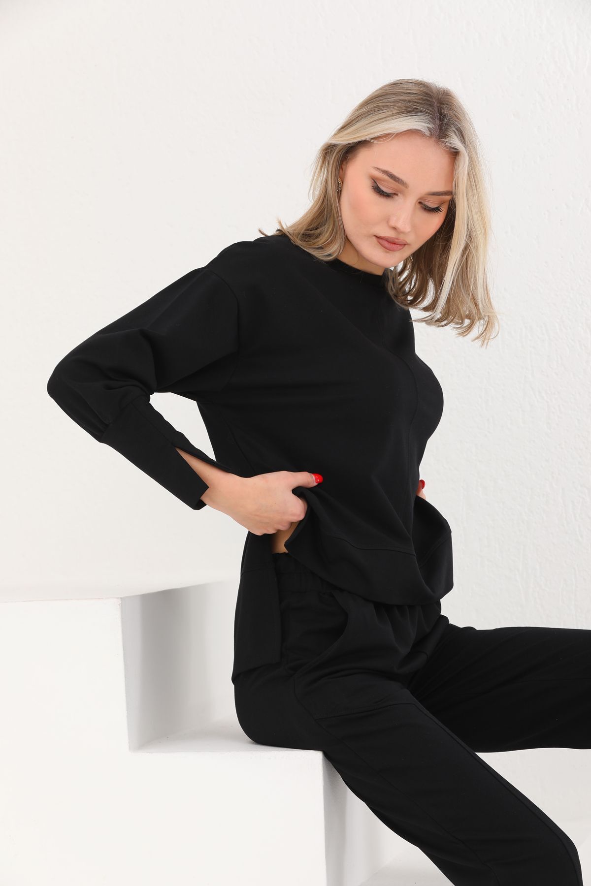 Limerence-Women's Black Color Two Thread Basic Tracksuit Set with Slits on the Leg 5
