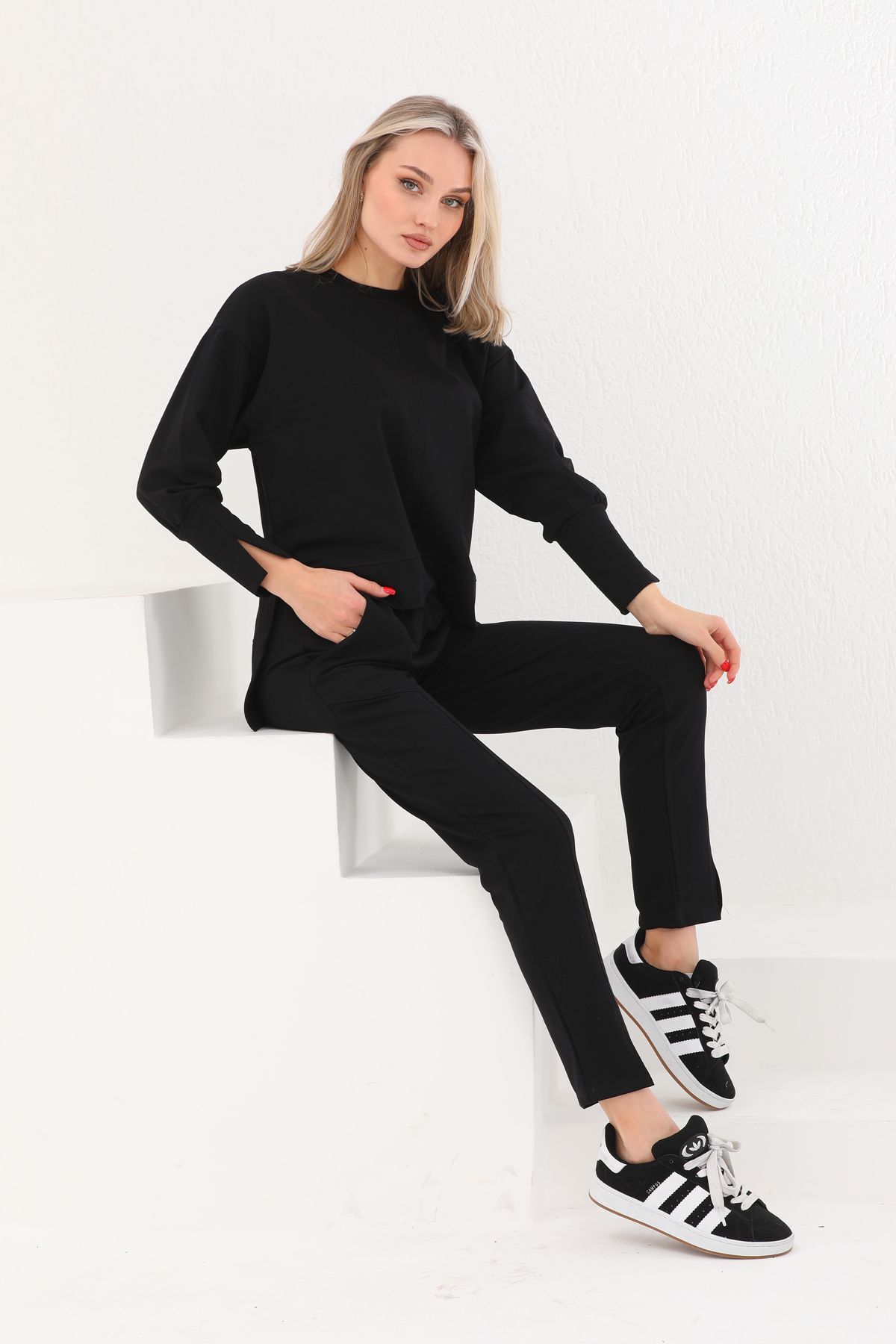 Limerence-Women's Black Color Two Thread Basic Tracksuit Set with Slits on the Leg 2