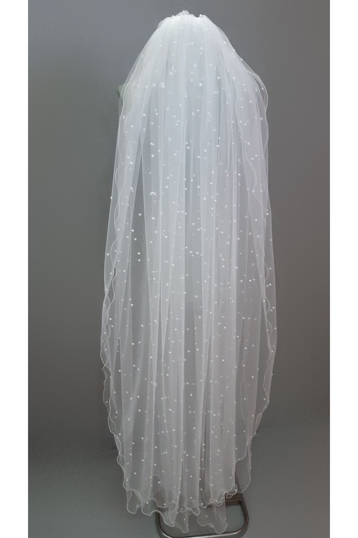 Beyaz Kenarı Misina ile Kıvrılmış İncili 1.50cm Boyunda Hayal Tül Duvak Suzanna Moda