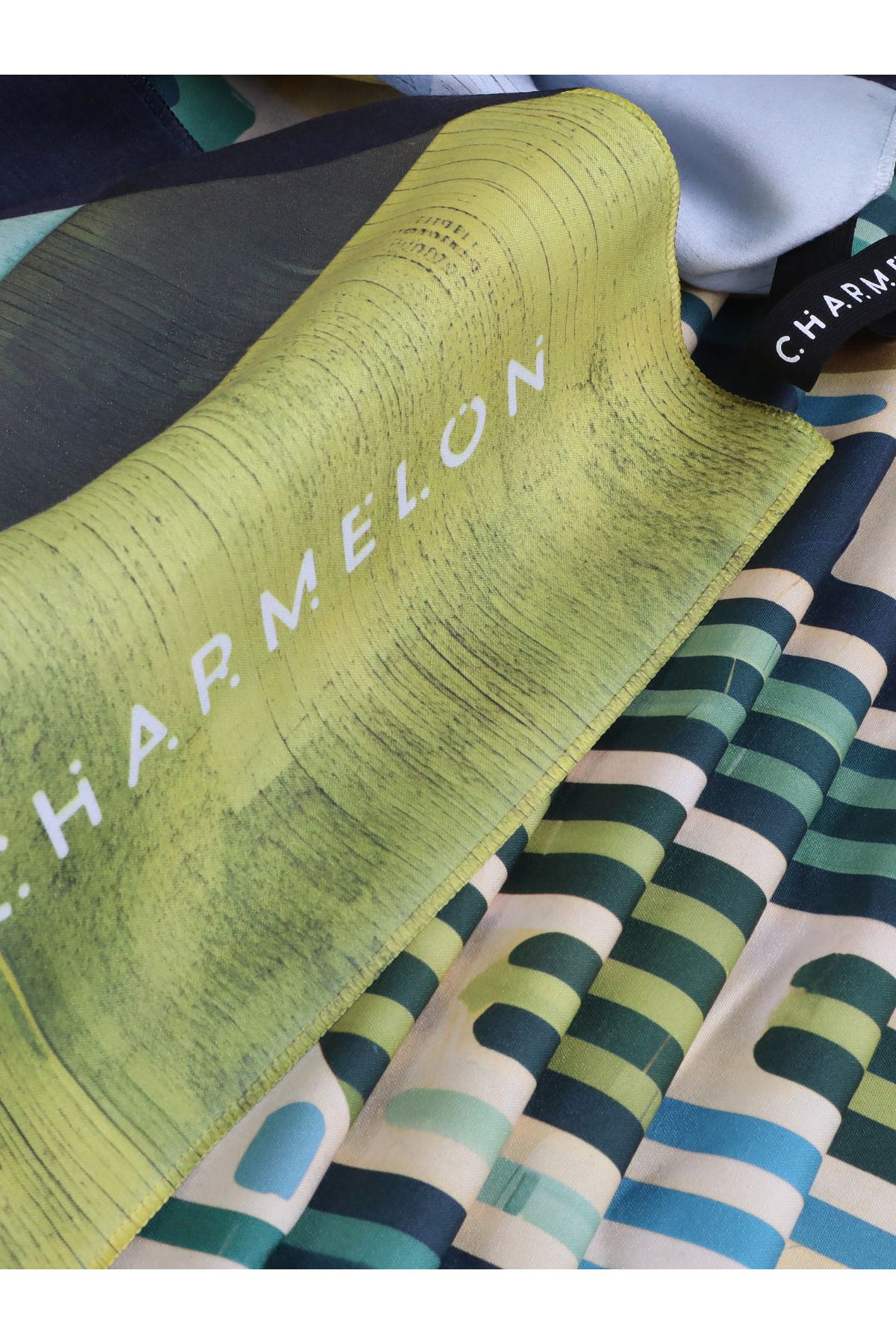 charmelon-Quick Microfiber Drying Towel for Beach and Travel 7