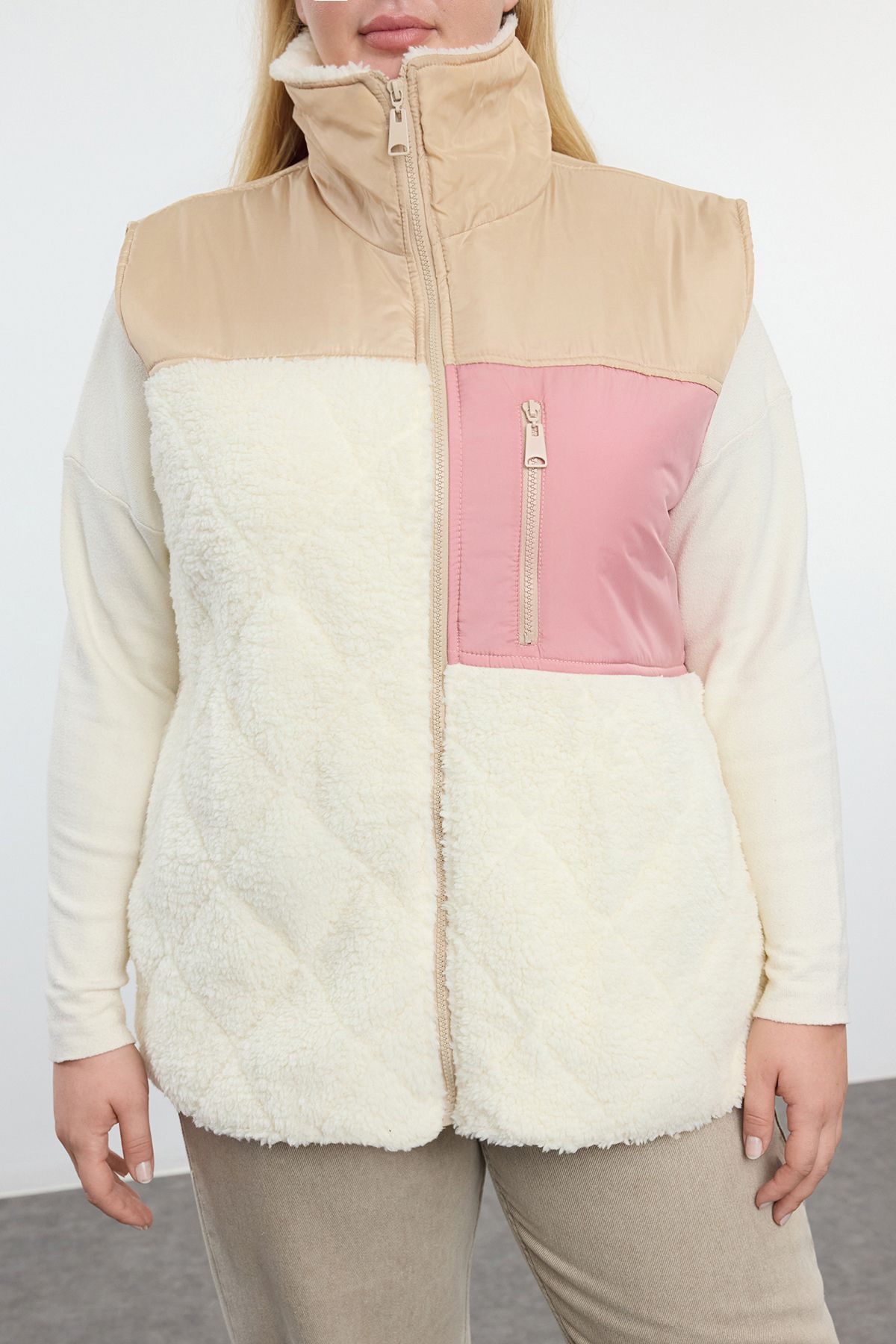 Trendyol Curve-Ecru Quilted Plush Vest - Color Block, Regular Fit TBBAW25BH00000 3
