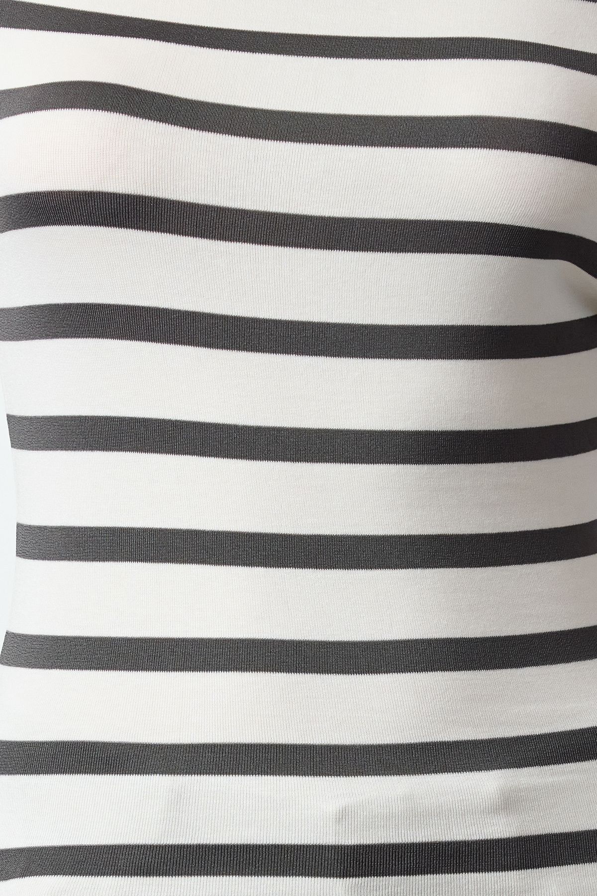 Trendyol Collection-Csónaknyakú prémium puha, sötétszürke blúz – testhezálló, TWOAW24BZ00227 4