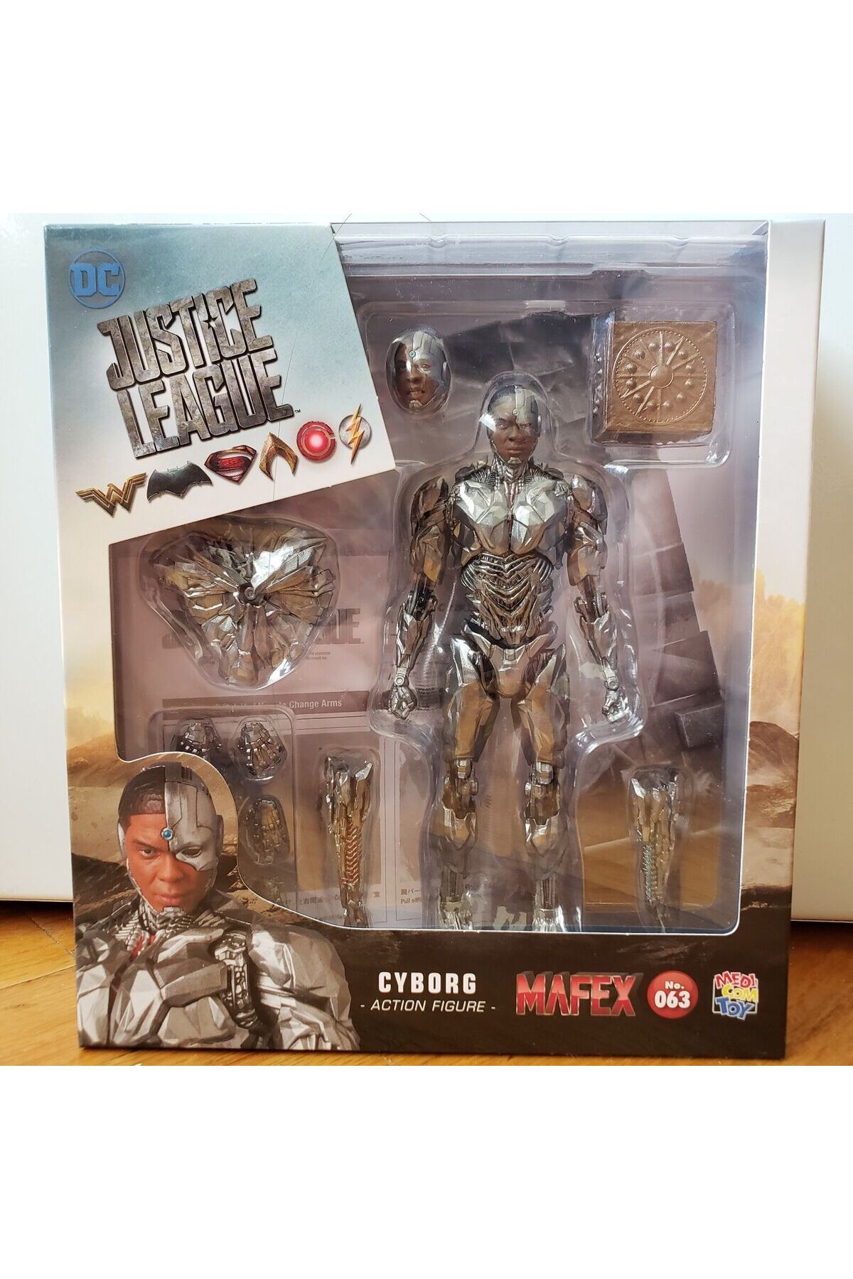 MAFEX DC Cyborg - Cyborg - Adalet Birliği Aksiyon Figürü - Fiyatı