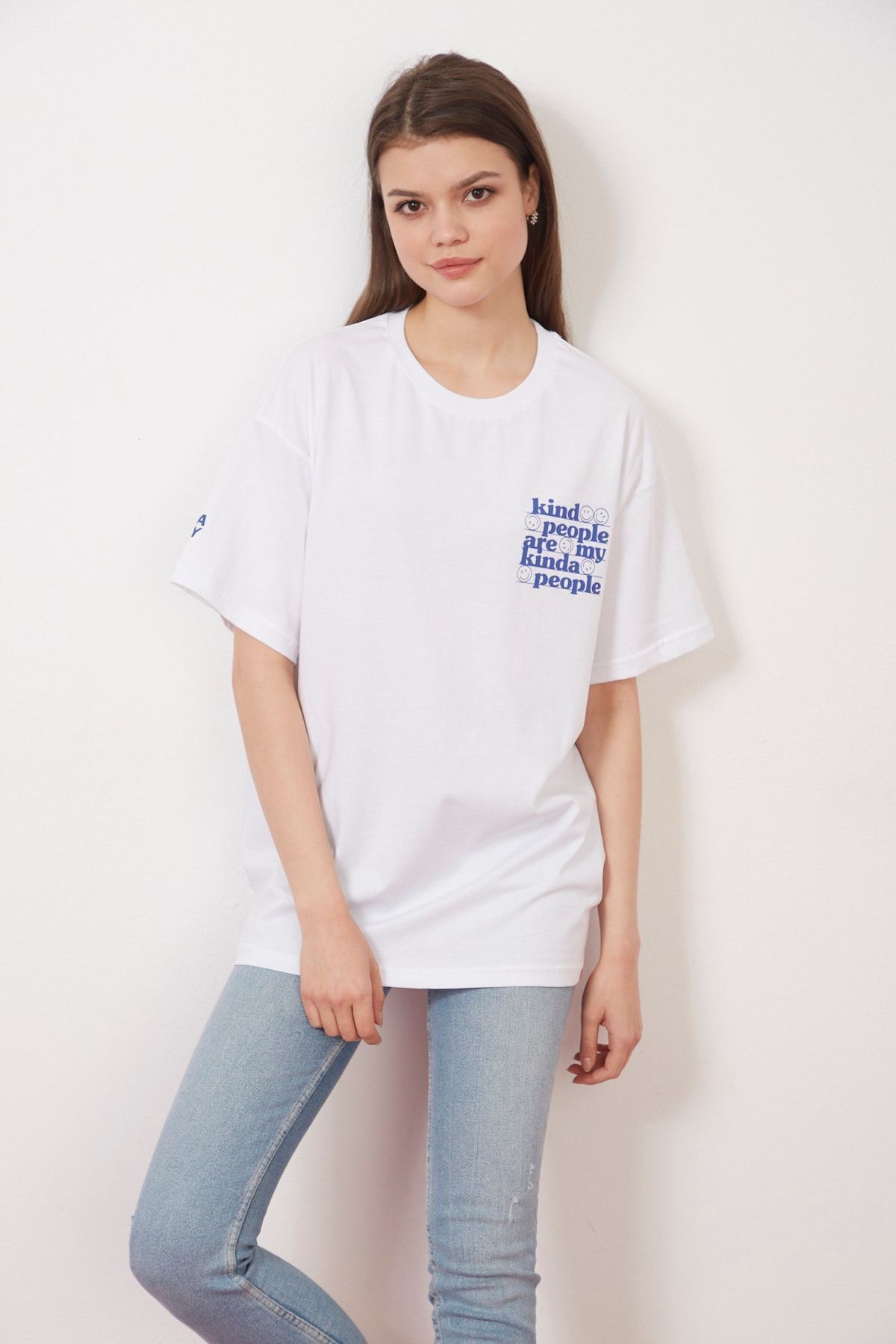 Eazy Co Eazy Beyaz Kind People Unisex Oversize Bask l K sa Kollu T shirt Fiyat Yorumlar Trendyol