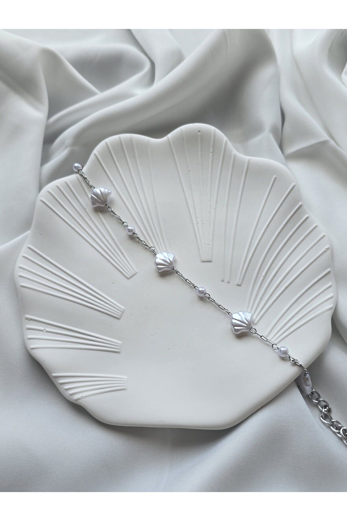 Gold-Silver Bracelet with Mussel Design