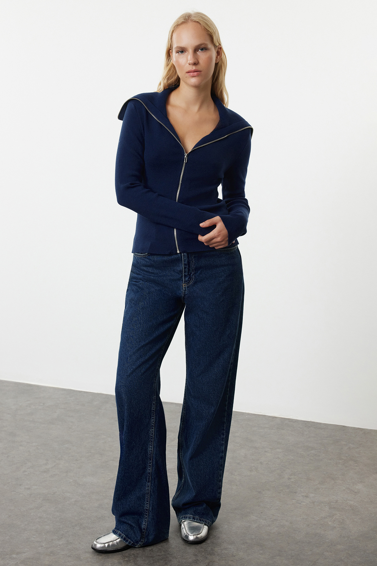 Trendyolmilla  Lacivert Fermuarlı Premium İplik/Özel İplik Fitted/Vücudu Saran Triko Hırka TWOAW25HI00036 - Görsel 2