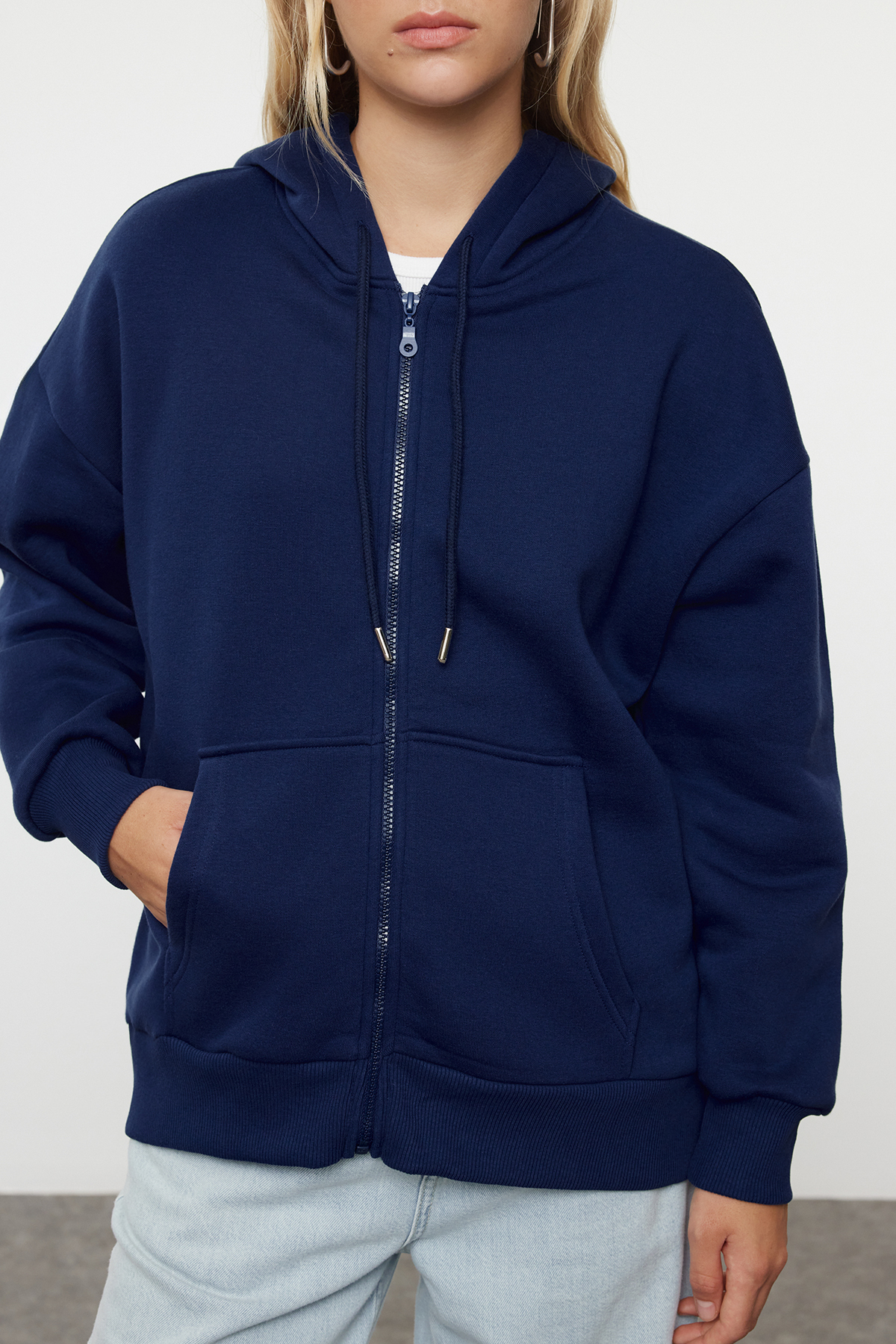  trendyolmilla koyu lacivert oversize/rahat kesim fermuarl? kal?n içi polarl? ?rme sweatshirt