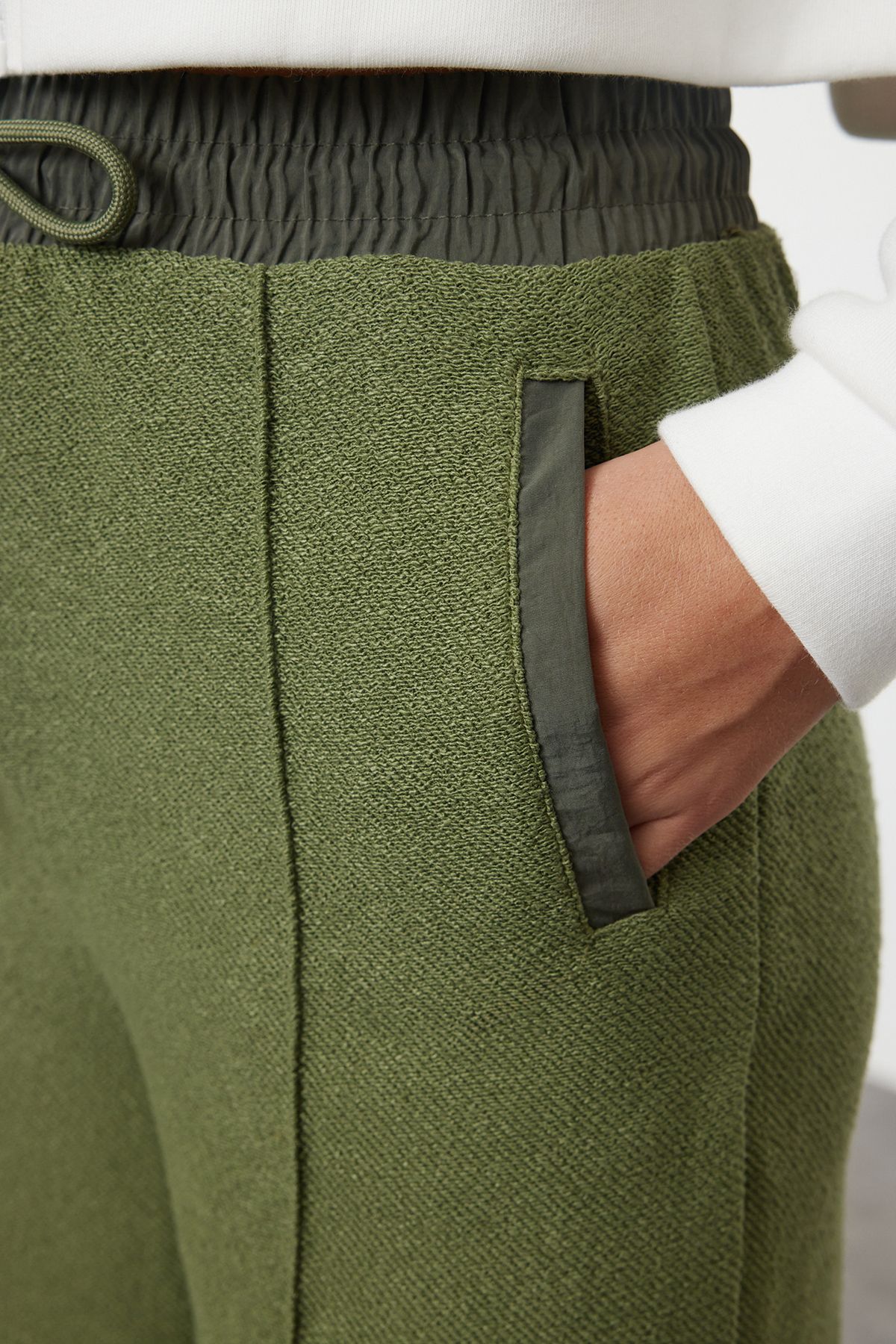 Trendyol Collection-Трикотажні брюки прямого крою з парашутом Garni хакі TWOAW24EA00022 TWOAW24EA00022 4