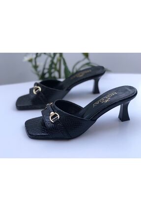 Holdays Kadın toka detaylı topuklu terlik yılan deri