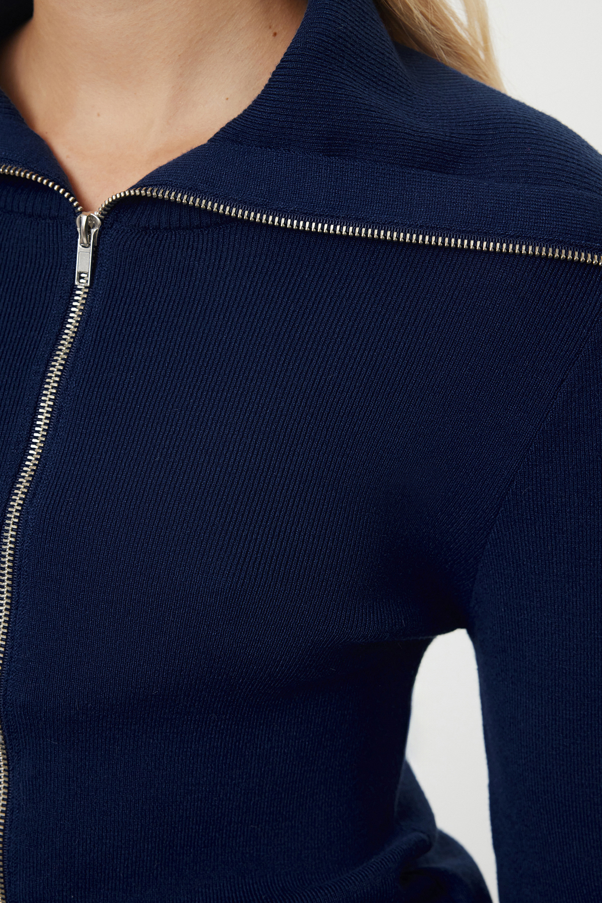 Trendyolmilla  Lacivert Fermuarlı Premium İplik/Özel İplik Fitted/Vücudu Saran Triko Hırka TWOAW25HI00036 - Görsel 4