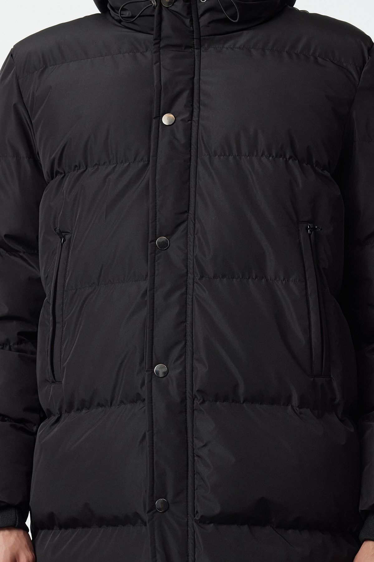 Trendyol Collection-Schwarze Puffer-Winterjacke mit Kapuzenreißverschluss - Regular Fit TMNAW25MO00021 5