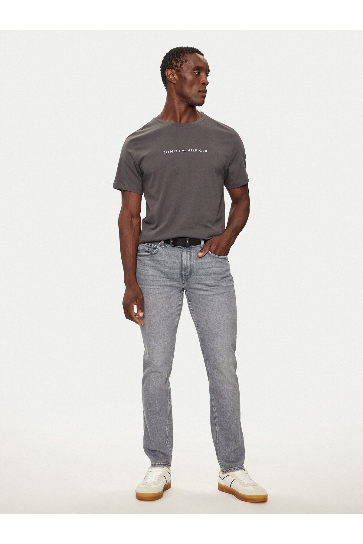 Tommy Hilfiger Erkek Marka Logo Detayl Regular Fit K sa Kollu Gri T Shirt UM0UM03344 PTY Erkek