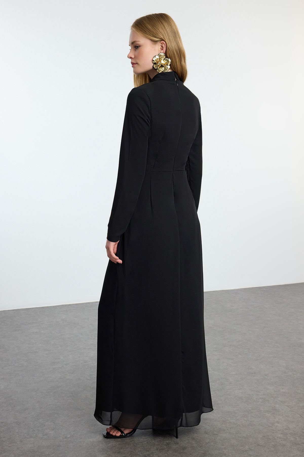 Trendyol Modest-Schwarzes Abendkleid aus Chiffon mit Blumenmuster - Tctss24Db00064 5