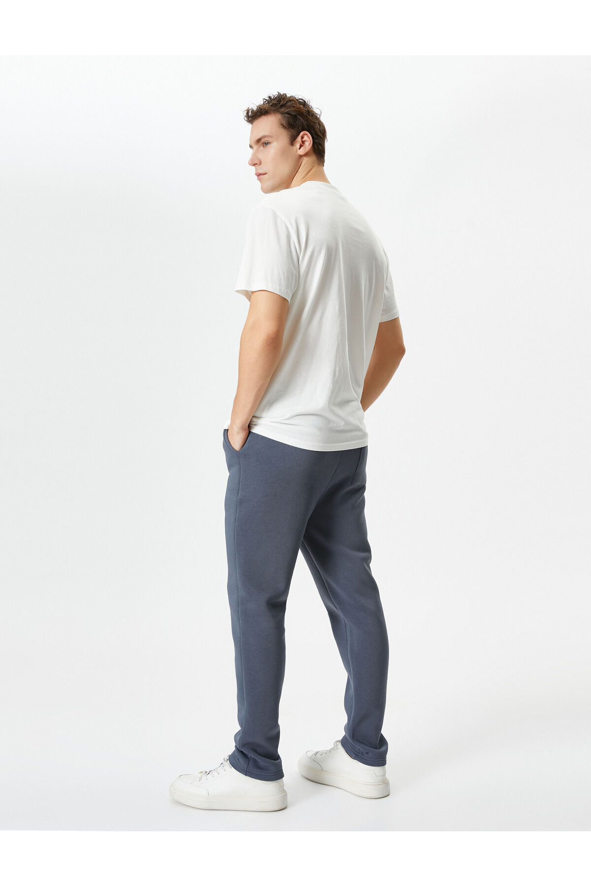 شلوار ورزشی پایه با جزئیات جیب و کمر بسته