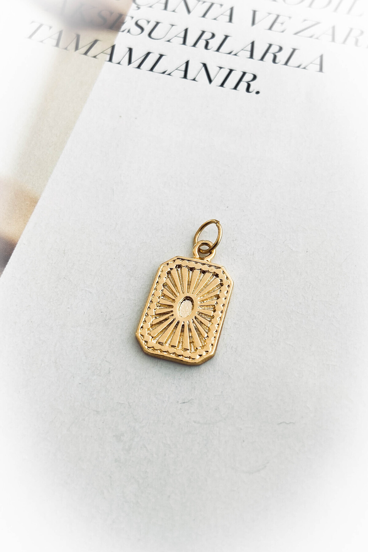 roshel Altın Kaplama Geometrik Dikdörtgen Model İşlemeli Kolye Ucu