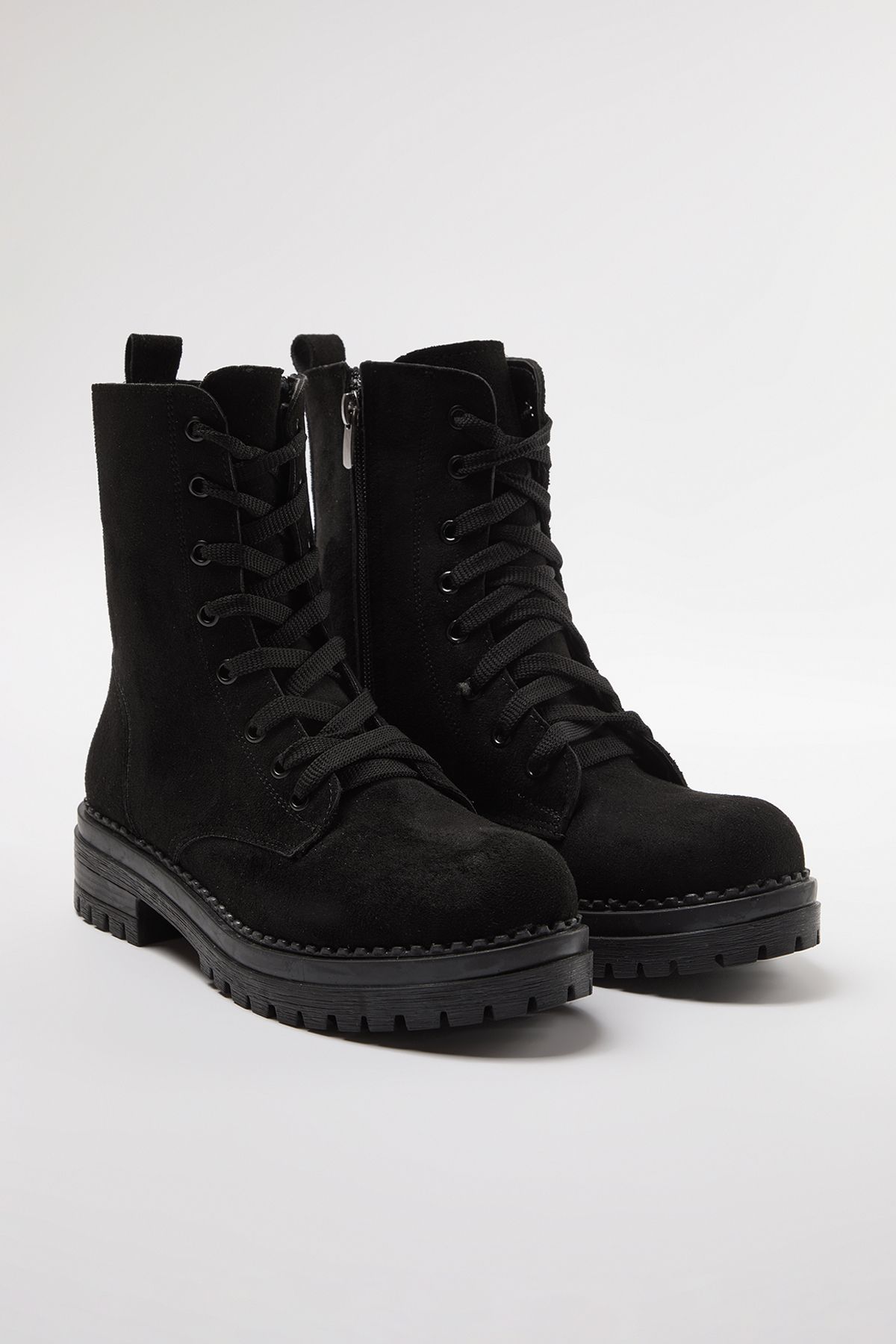TRENDYOL SHOES-Černé semišové krátké ploché boty pro ženy na šněrování a zip TAKAW25BO00026 6