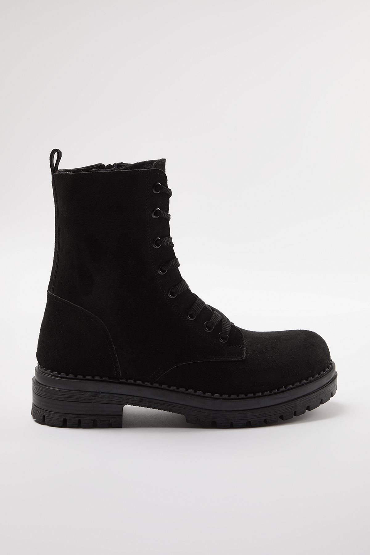 TRENDYOL SHOES-Černé semišové krátké ploché boty pro ženy na šněrování a zip TAKAW25BO00026 7