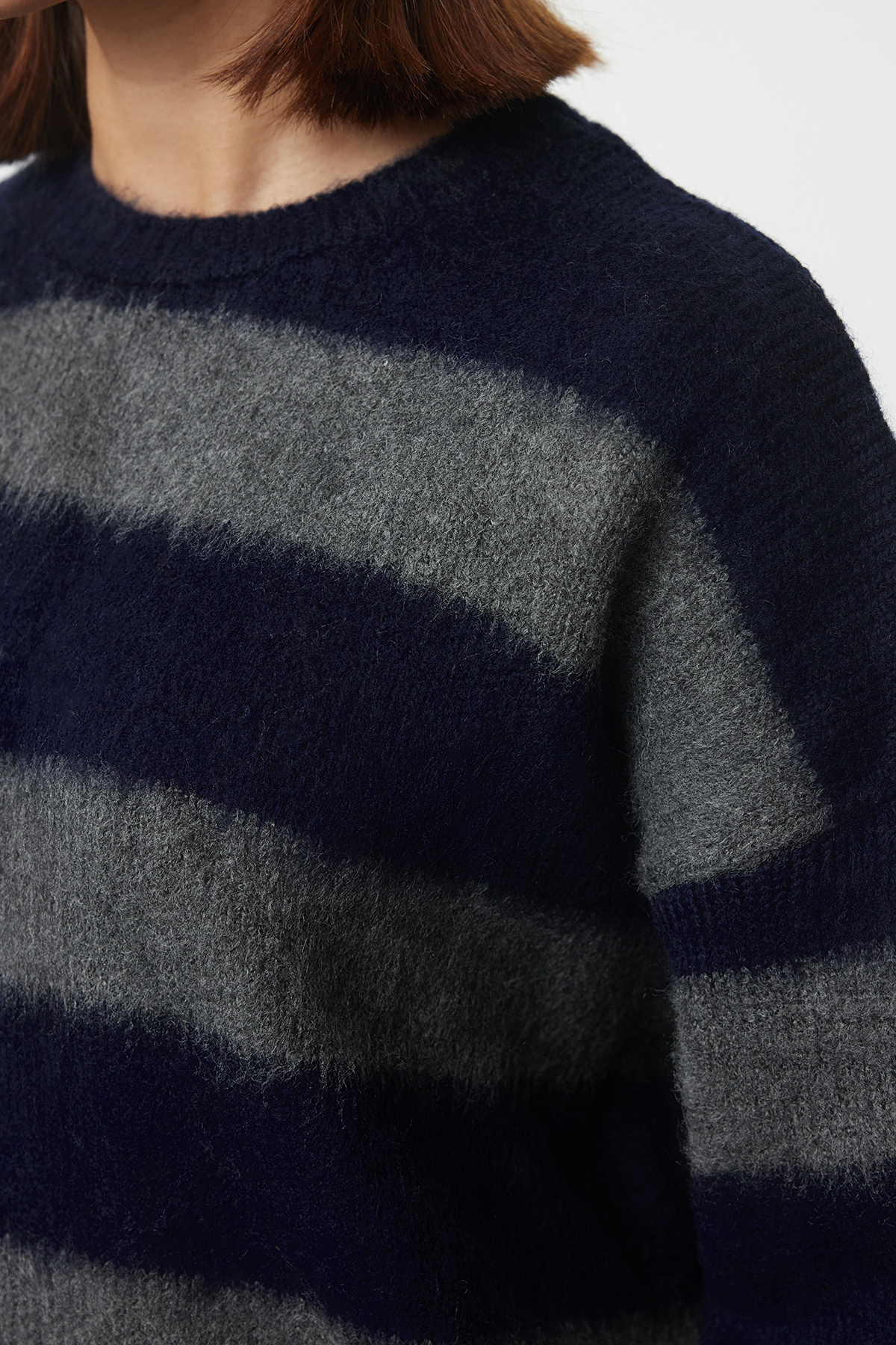 Trendyolmilla  Lacivert Yumuşak Dokulu Geniş Kalıp Triko Kazak TWOAW25KZ00283 - Görsel 4