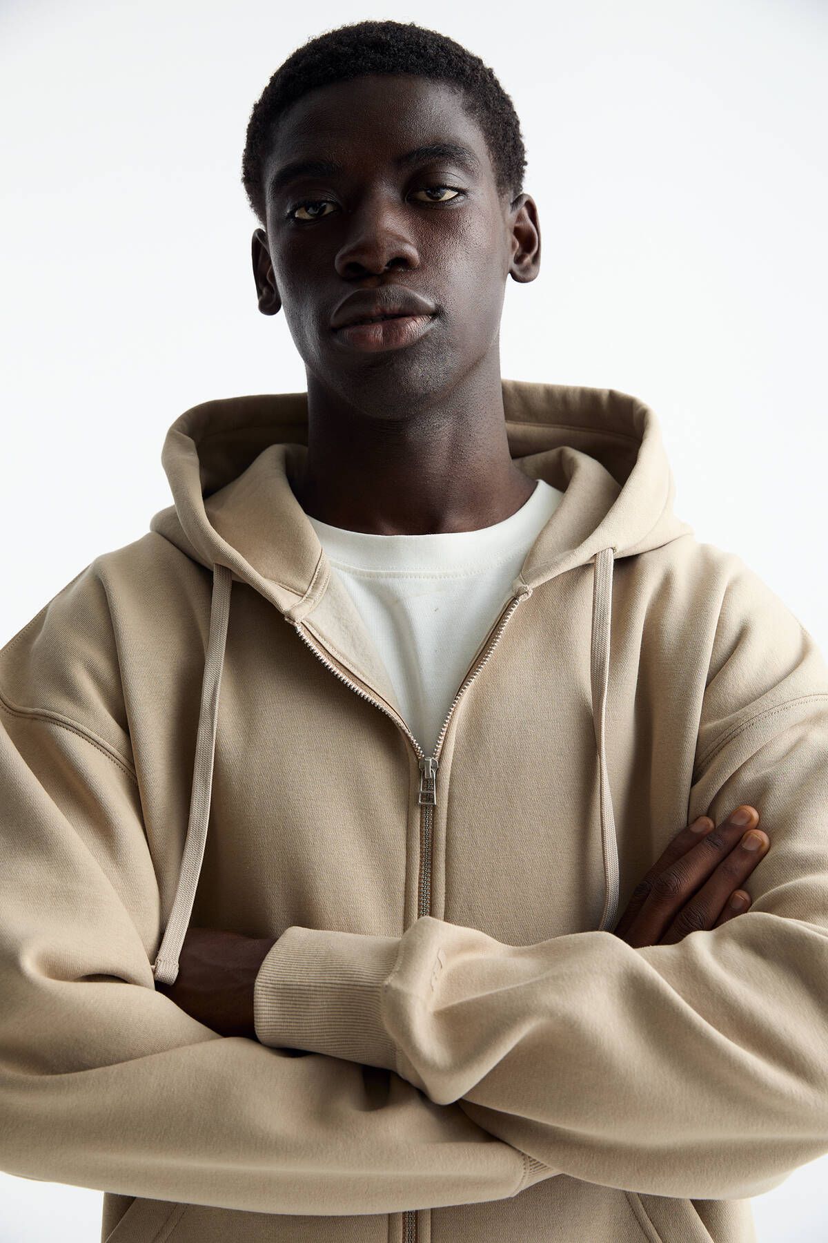 سوئیشرت کلاه‌دار و زیپ‌دار بیسیک پل اند بیر  Pull & Bear