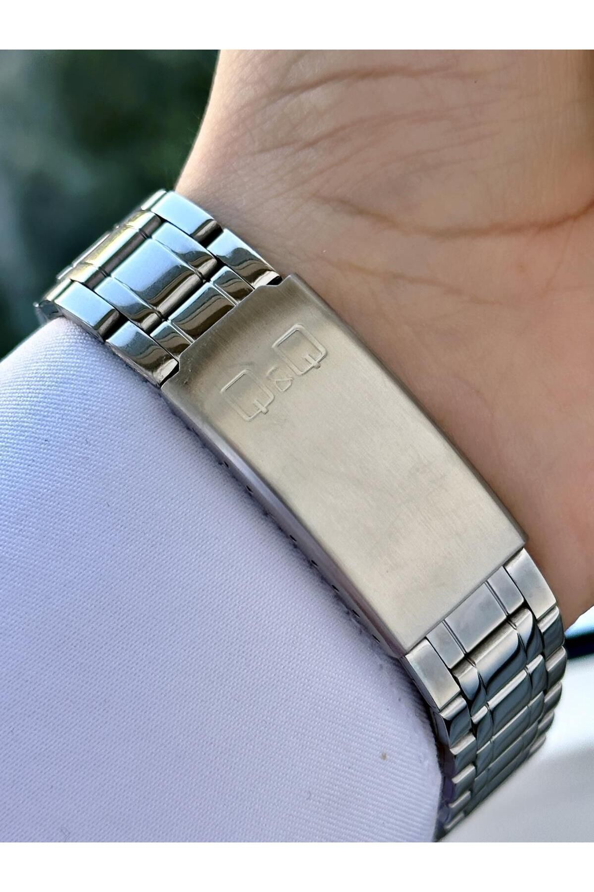 Q&Q-Men's Thin Elegant Bezel Date Dial Metal Cord Analog Watch 3