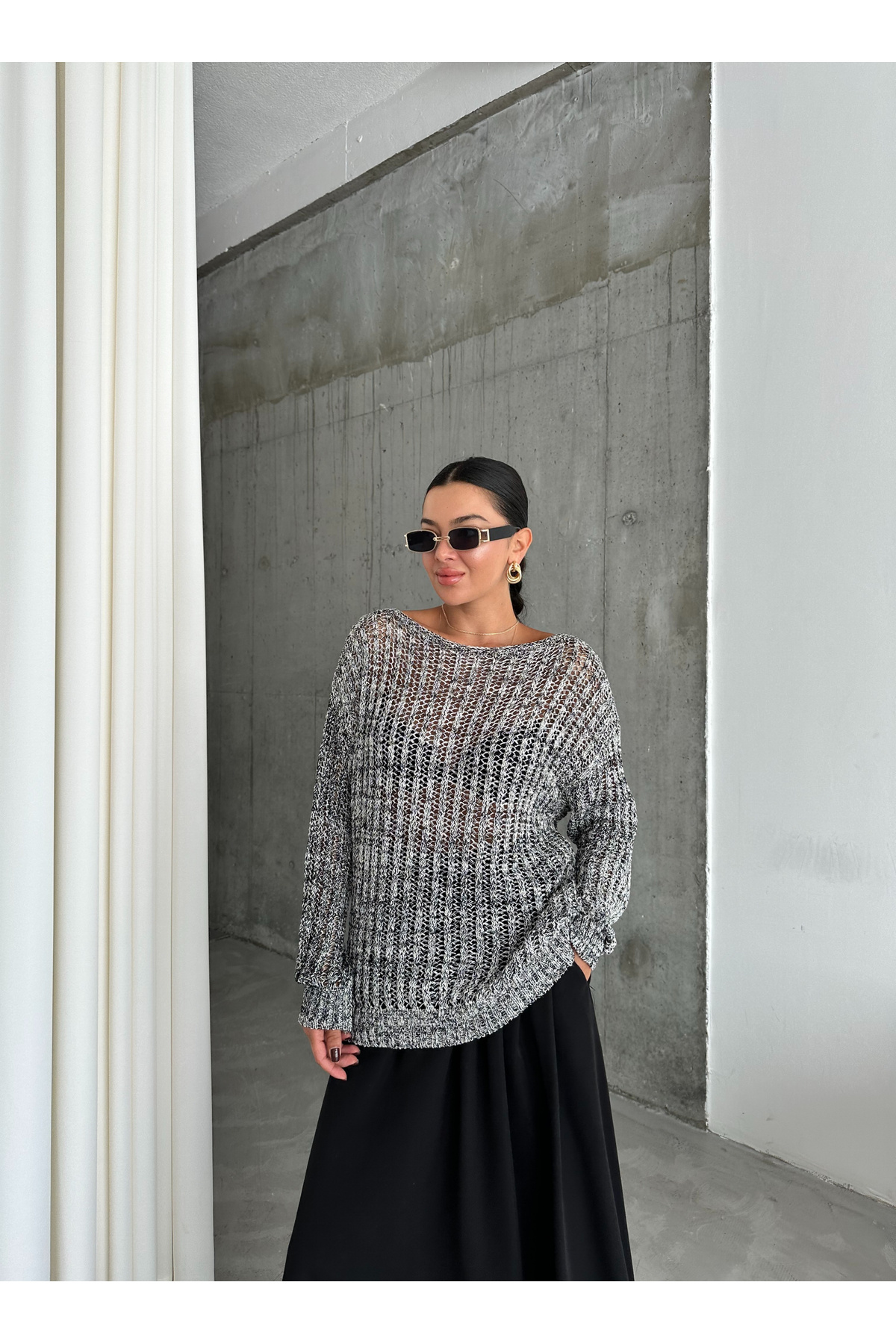 Laluvia-Schwarz-ecrufarbener Spitzen-Paillettenpullover mit U-Boot-Ausschnitt-4407 2