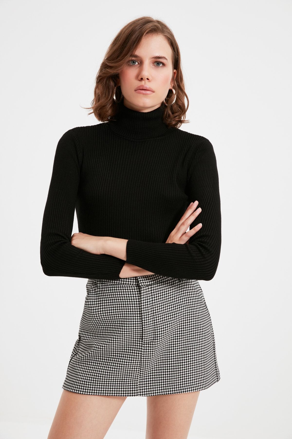 Trendyol Collection-Rollkragenpullover in Schwarz - TWOAW21KZ1279 7