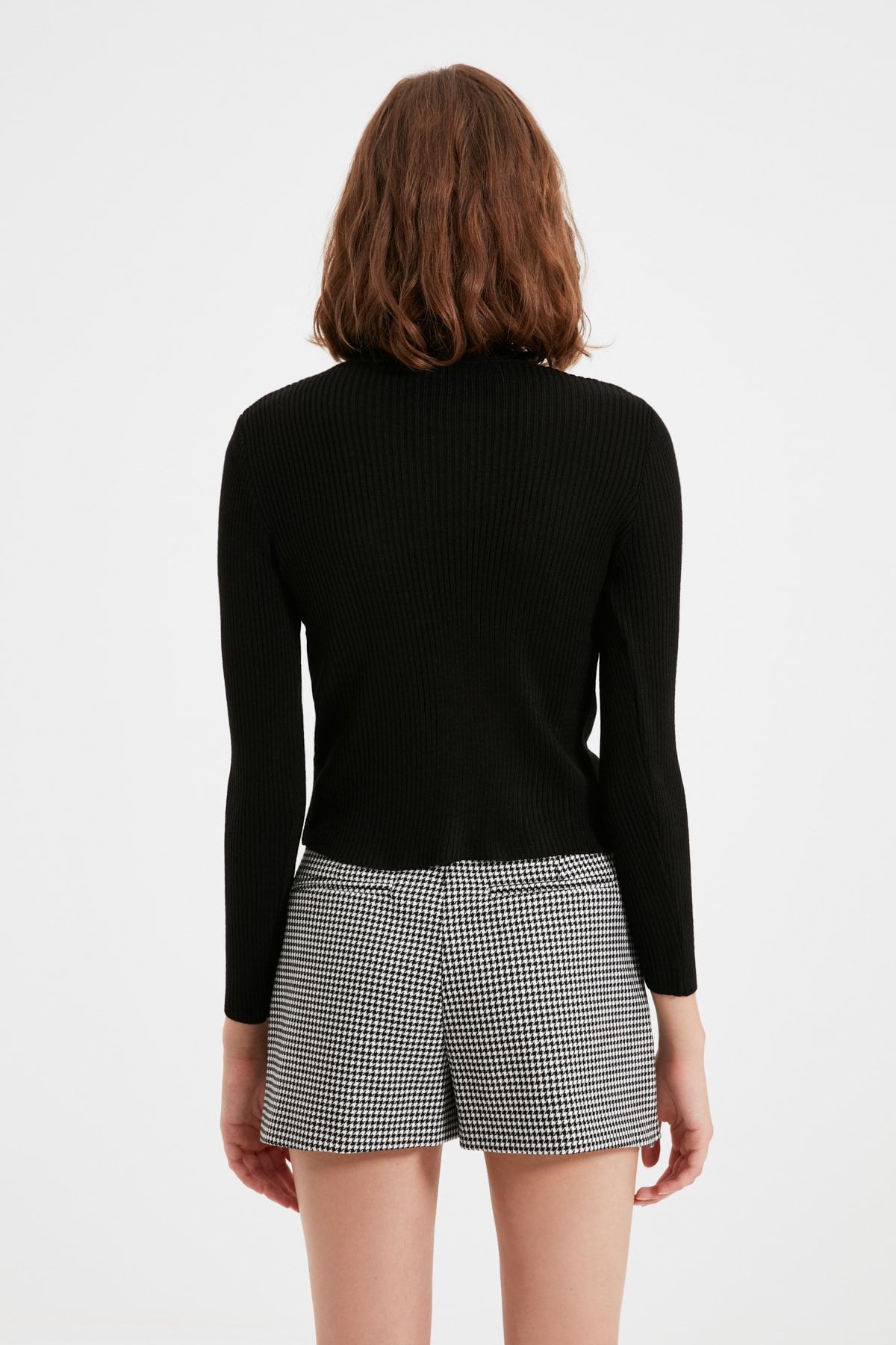 Trendyol Collection-Rollkragenpullover in Schwarz - TWOAW21KZ1279 11