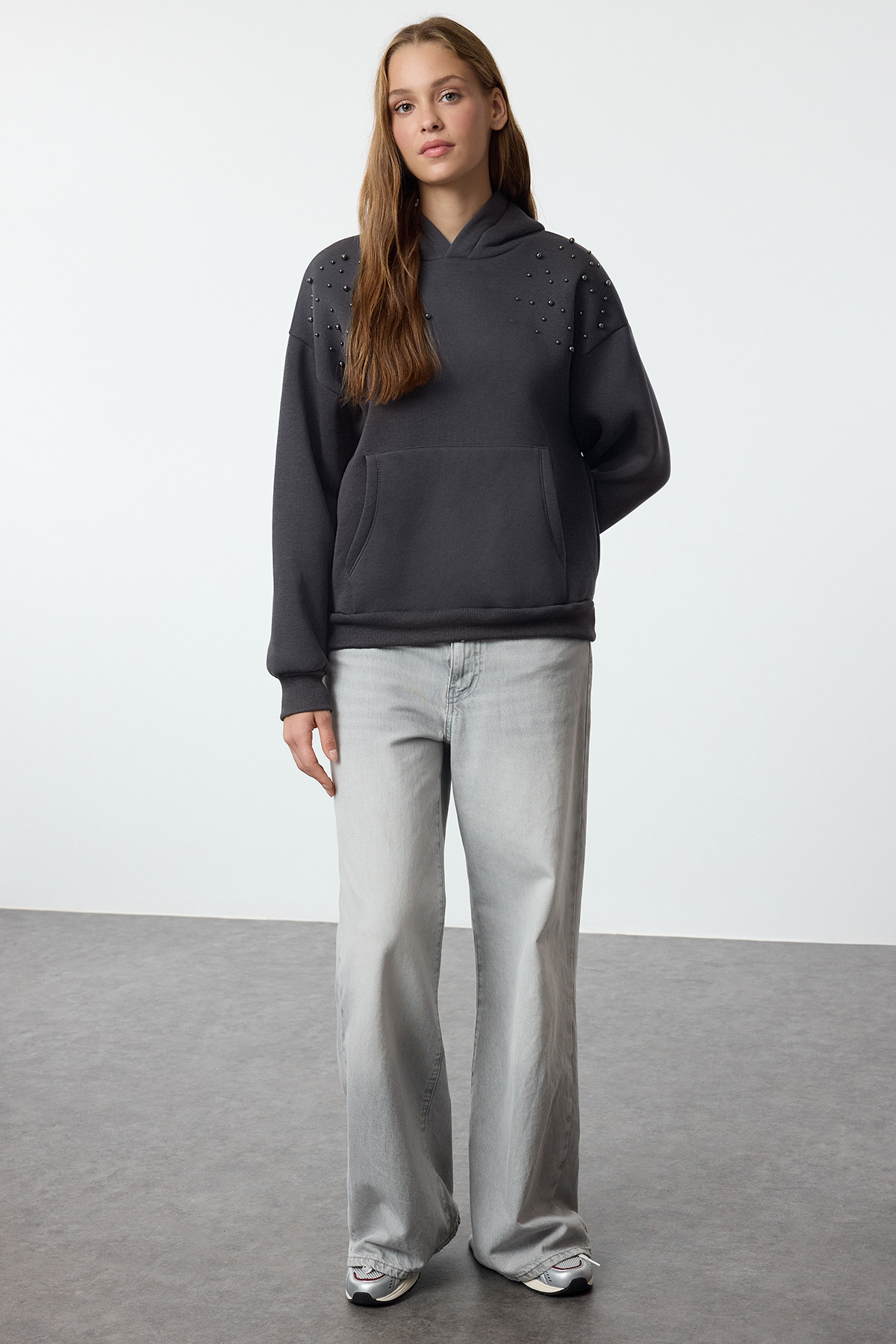 Trendyol Collection Світшот Orme антрацитового кольору TWOAW25SW00137