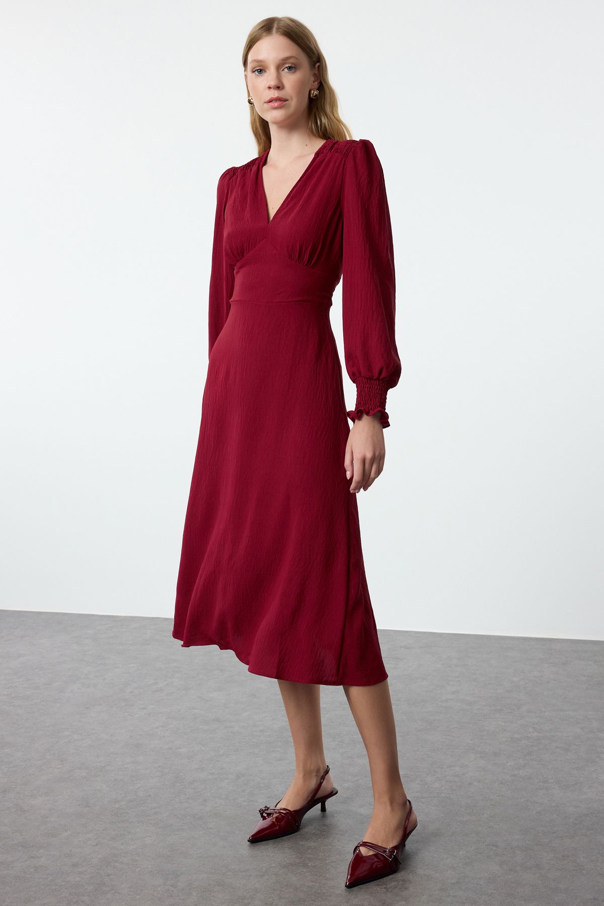 Trendyol Collection Burgundowa Sukienka Midi Z Tkaniny - Zdobiona Gorsetem, Odcięcie W Talii Twoaw25el00366 Kobieta - 40