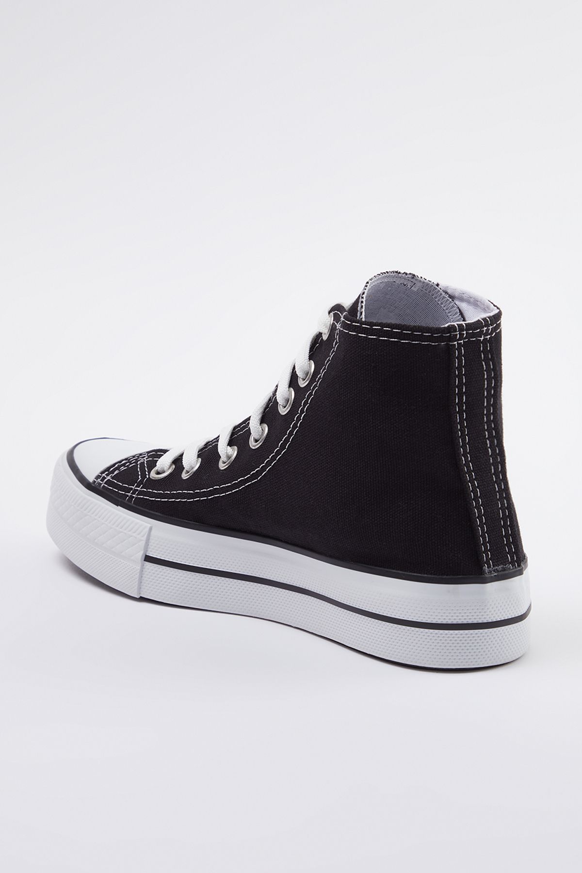 TRENDYOL SHOES-Wysokie czarne trampki damskie - sznurowane TAKAW25sn00000 4