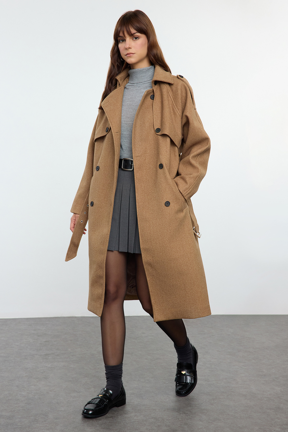 Trendyol Collection Długi trencz z norek - z detalami przeciwwiatrowymi i pas...