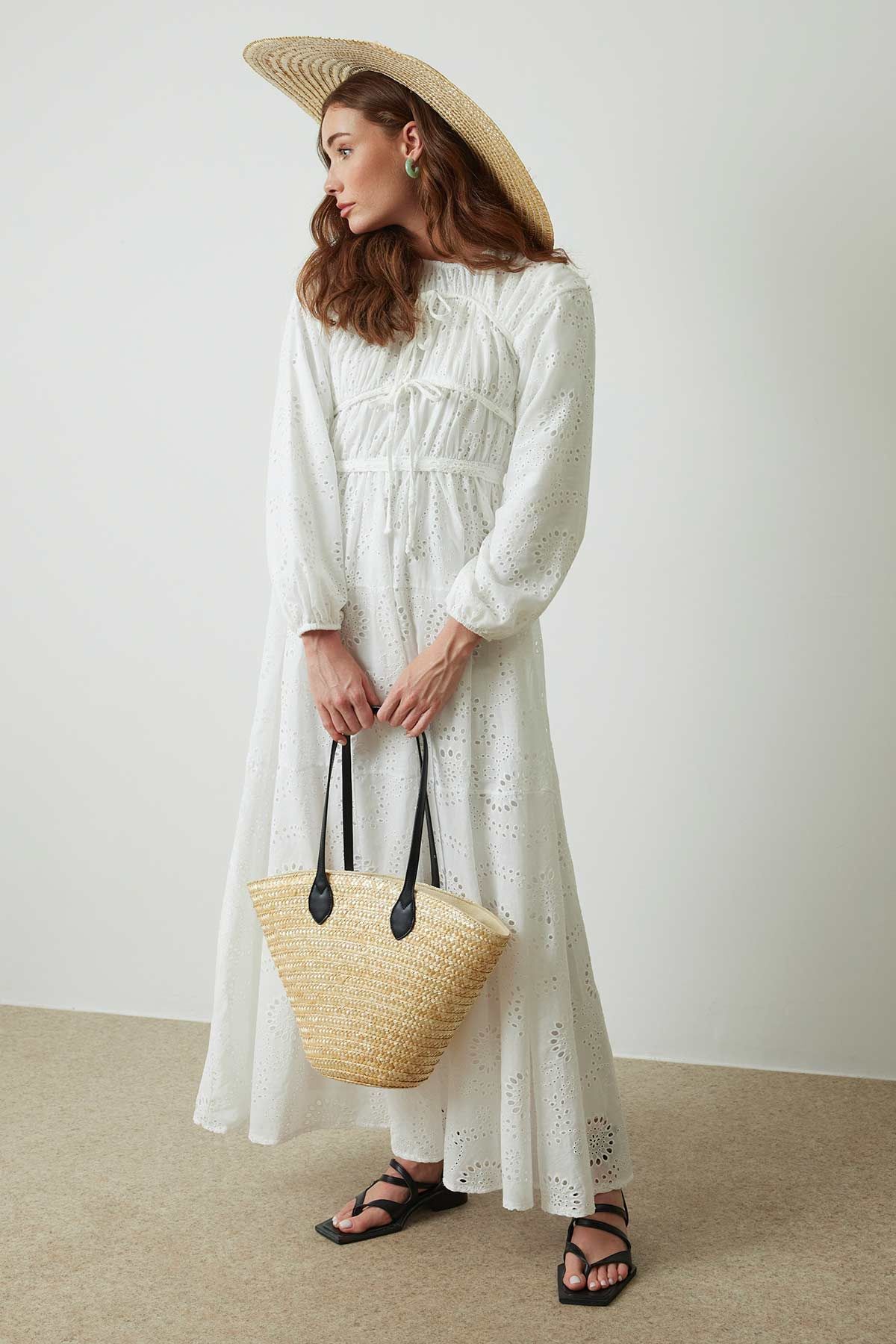 Hooopstore  ÖNDEN BAĞLAMA DETAYLI BEYAZ PETİT BRODE ELBİSE - Görsel 2