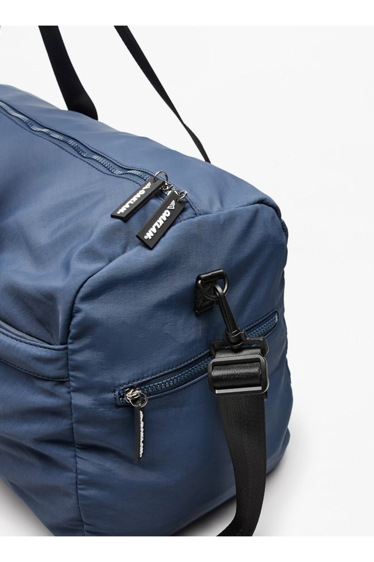 Oaklan by Shoexpress-Logo Print Duffel Bag with Adjustable Strap and Zip Closure 3
