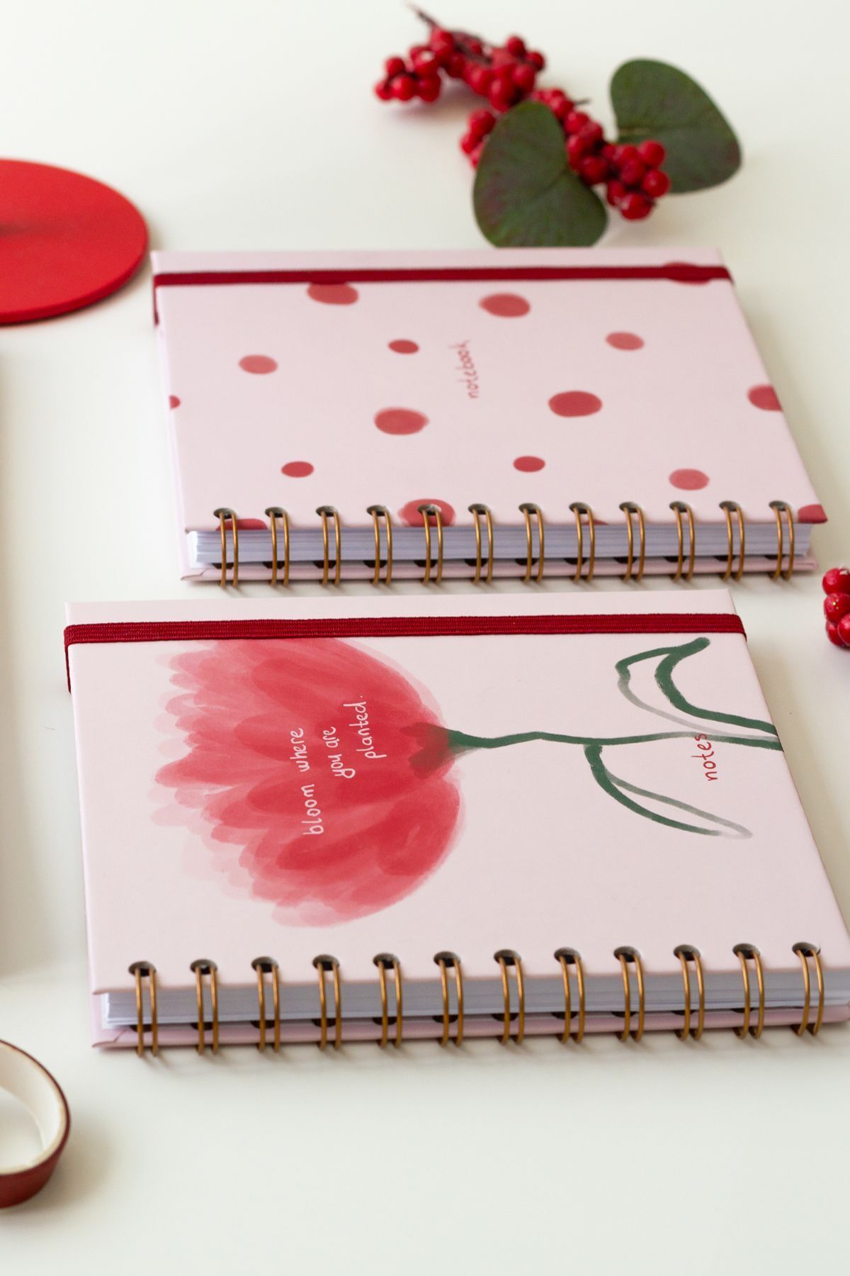 Matt Notebook-طقم مكون من قطعتين بمظهر مربع مقاس 15 × 15 سم - مفكرة غير مؤرخة مخططة حلزونية ونقاط زهور 5