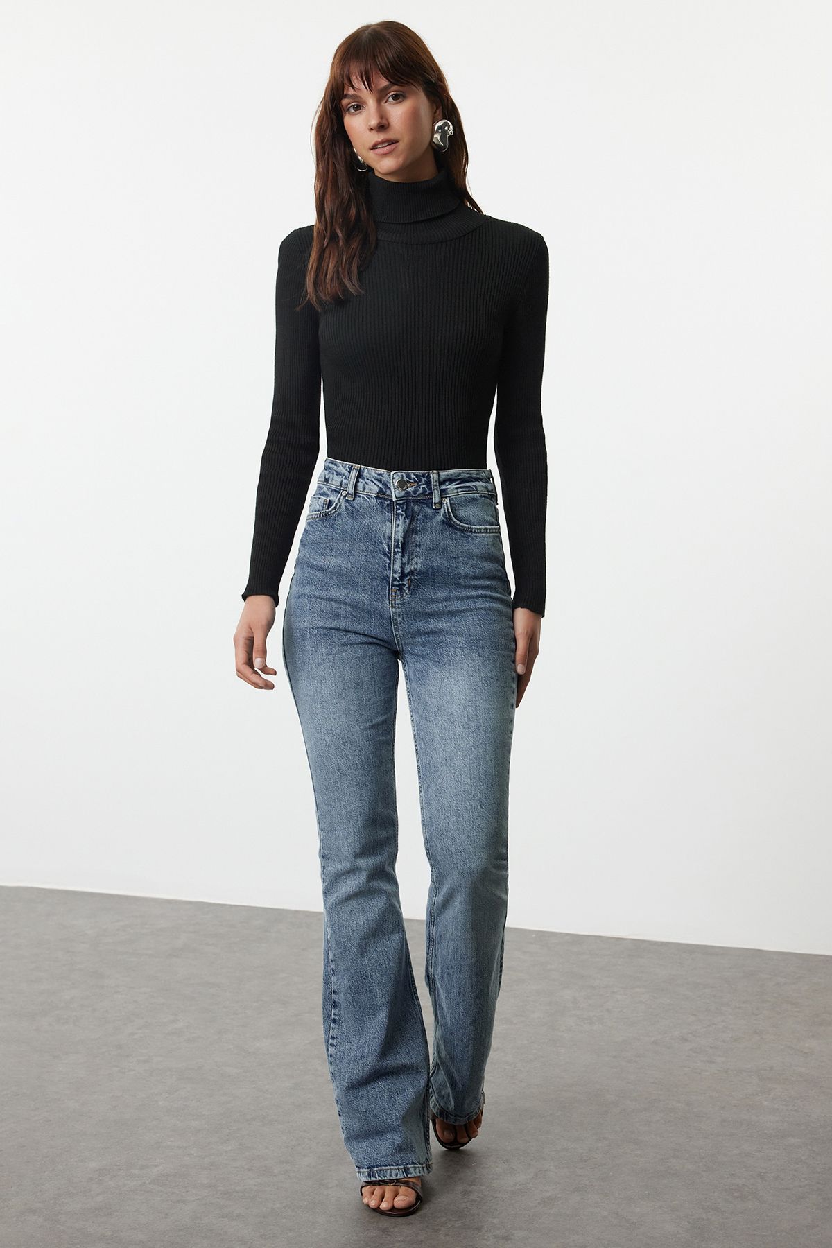Trendyol Collection Jeansy Dzwony W Kolorze Niebieskim Z Wysokim Stanem - Kobieta - 42