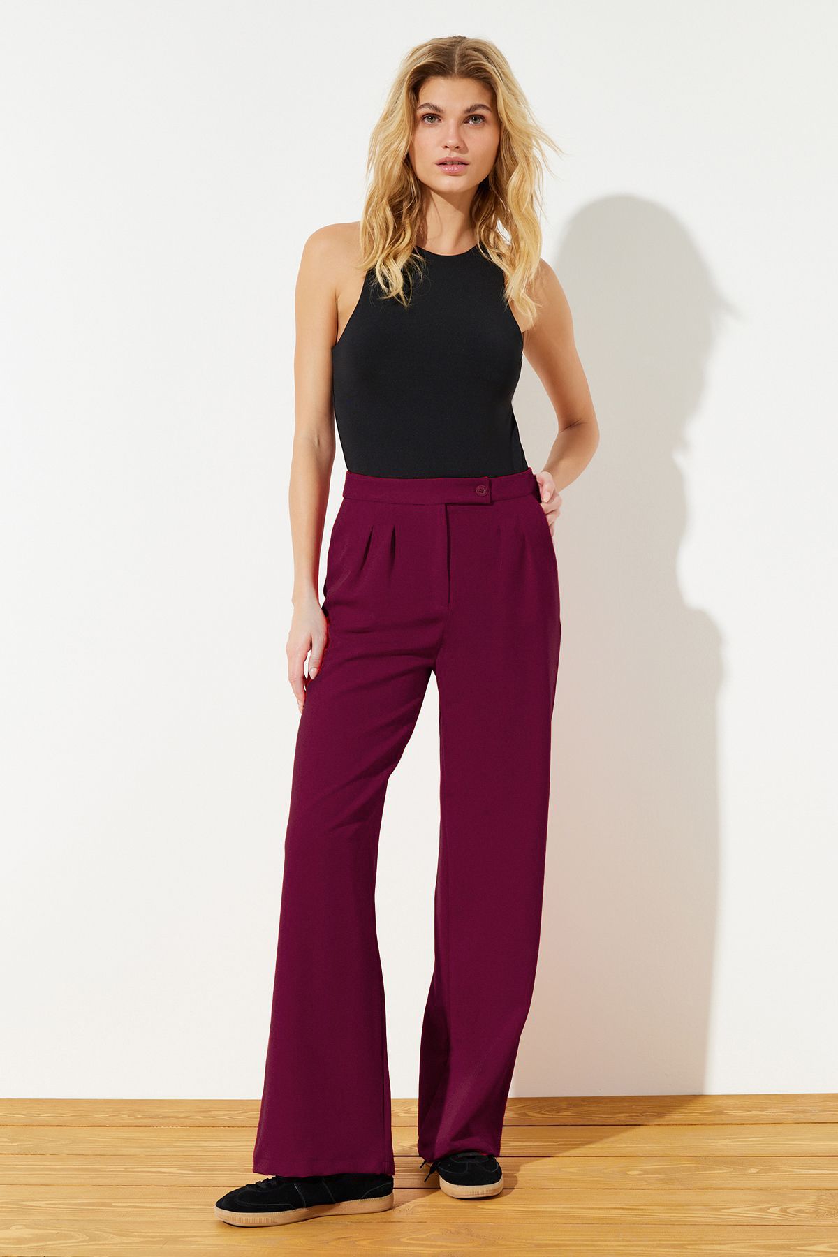 Trendyol Collection-Weinrote Hose aus gewebtem Stoff mit weitem Bein und weitem Bein TWOAW22PL0066 2