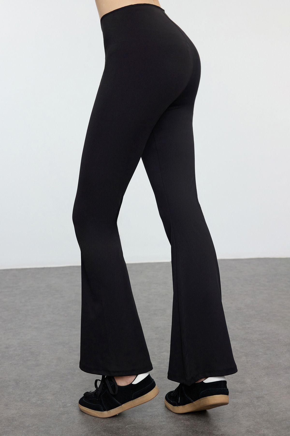 Trendyol Collection-SPanish Leg Yoga Knitted Sports Leggings - Waist Slimming, Black THMAW25TY00017 1