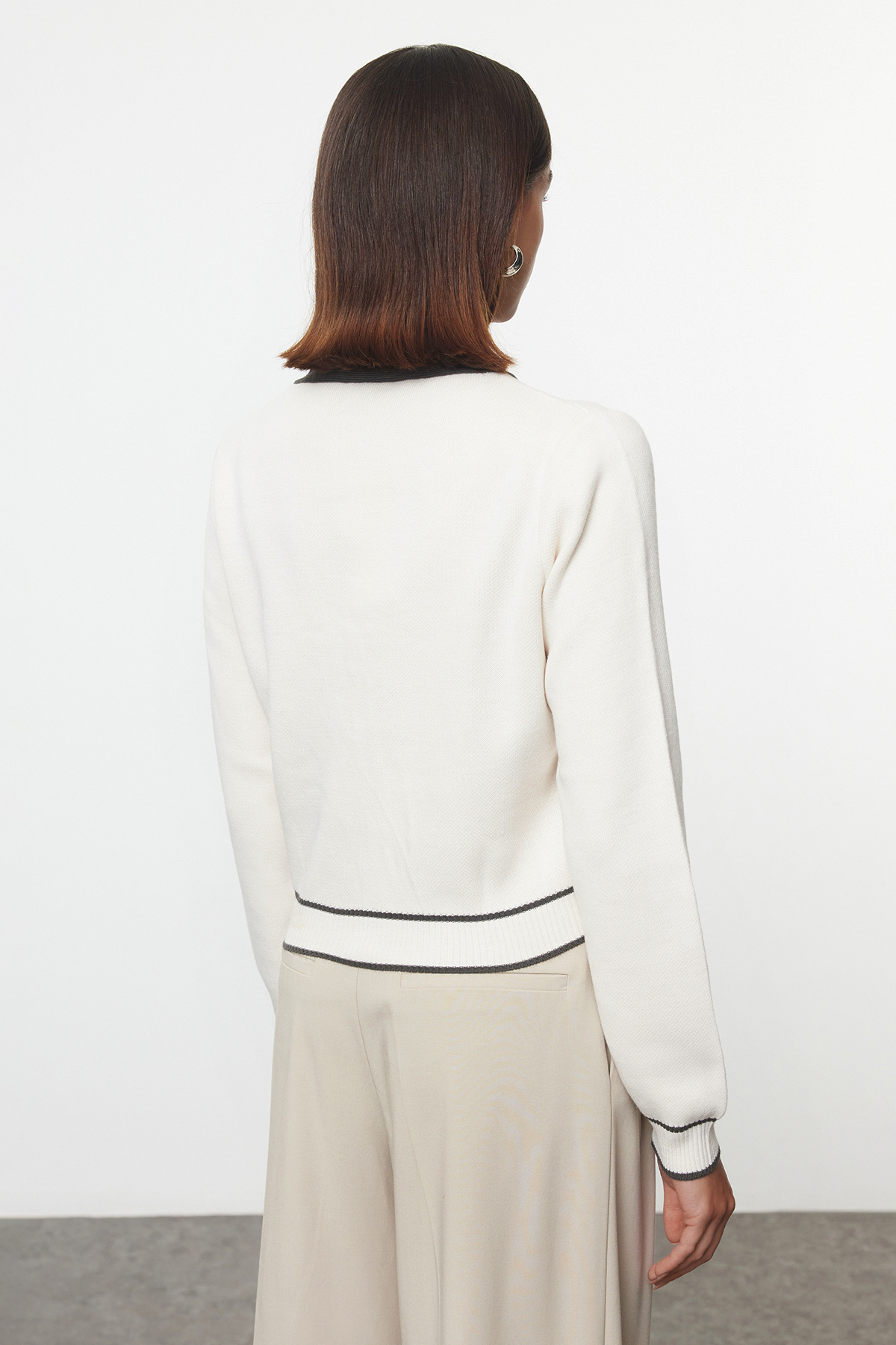 Trendyolmilla  Antrasit Renk Bloklu Kurdele/Fiyonk Detaylı Triko Hırka TWOAW25HI00246 - Görsel 5