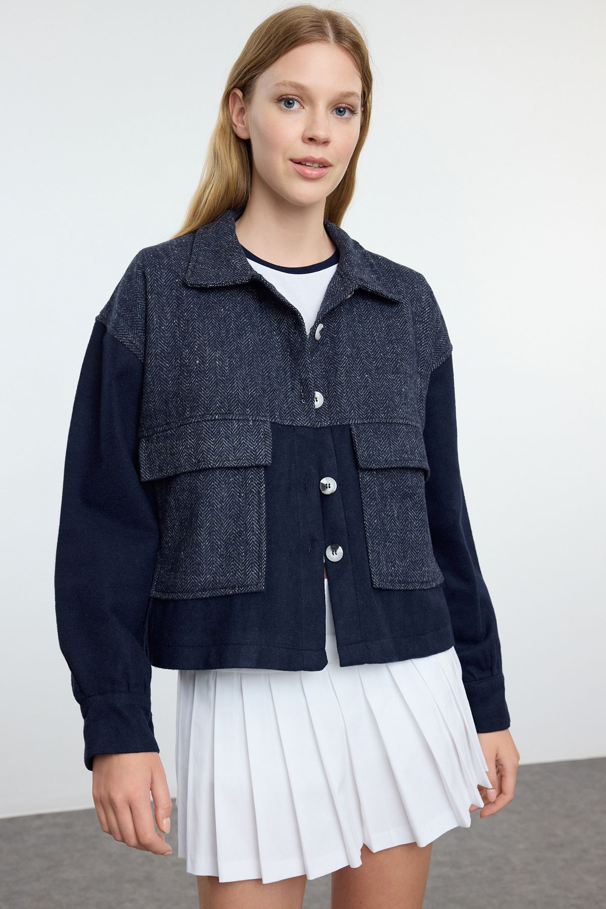 Trendyol Collection Granatowa Kurtka Tkana - Podwójne Kieszenie, Kobieta - 36