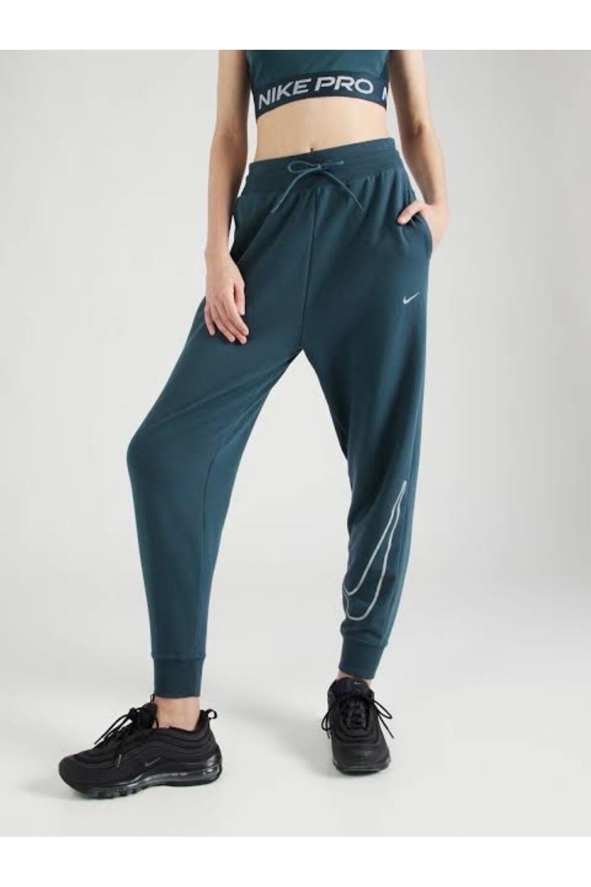 Nike pro joggers womens outlet