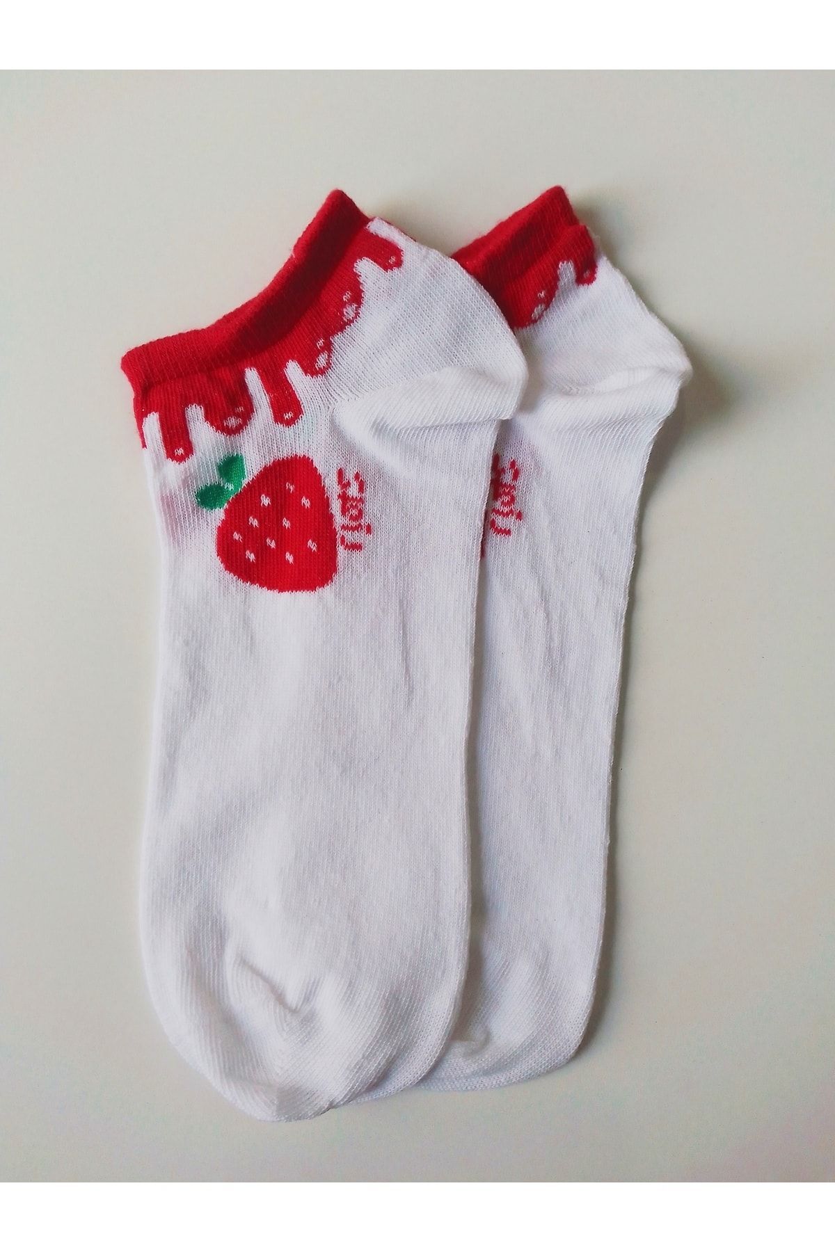 2 Pairs of Strawberry Patterned Women's Short Socks
