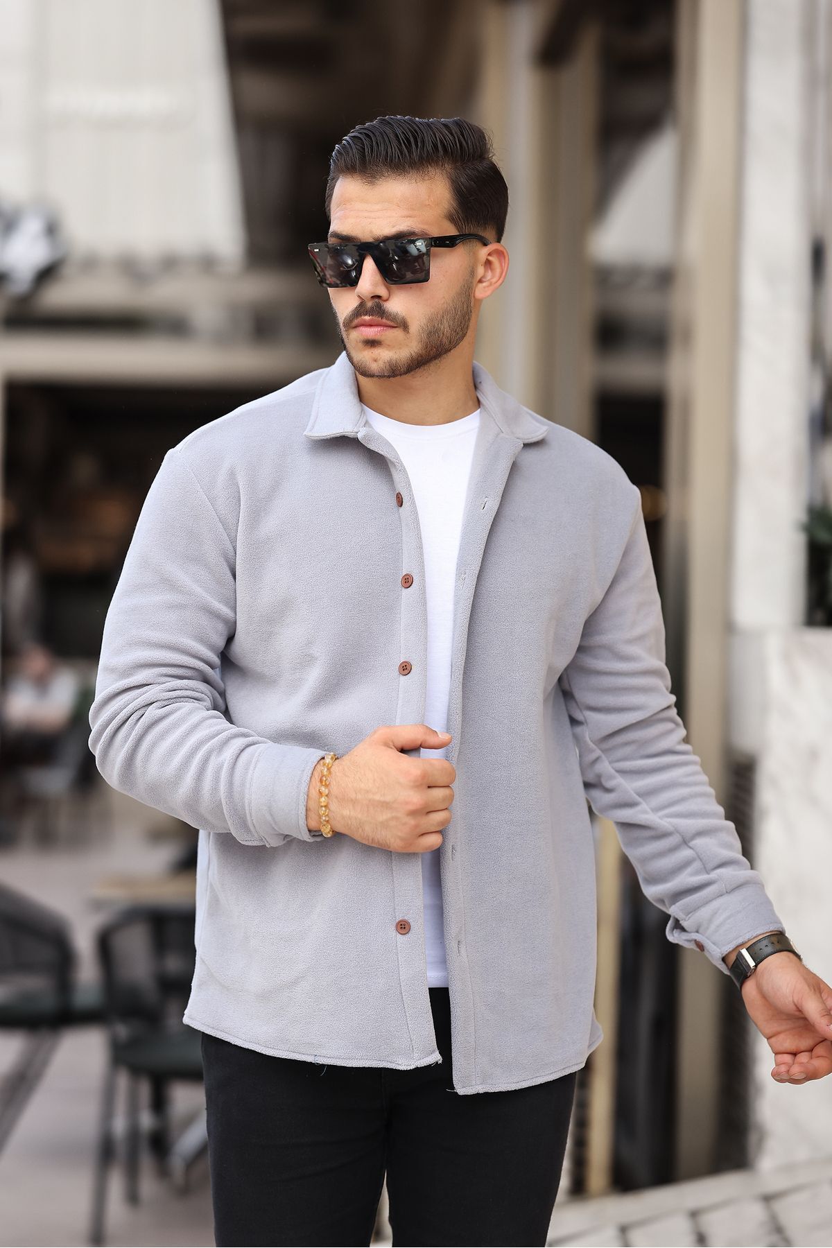 cest une chemise polaire dhiver grise