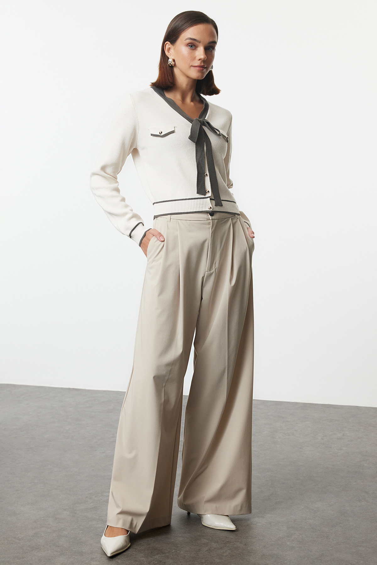 Kolekcia Trendyol Antracitový farebný blokovaný pletený kardigan s mašľou TWOAW25HI00246