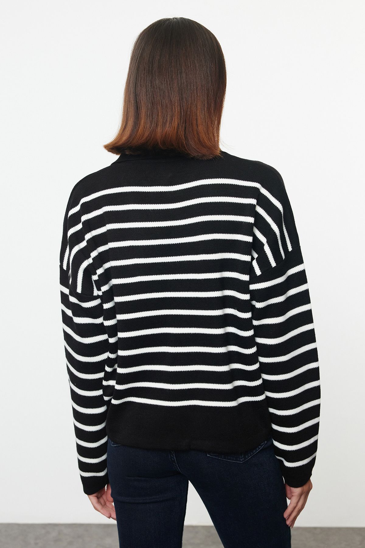 Trendyol Collection-Golf w paski, duży sweter z dzianiny - czarny Twoaw25kz00341 5