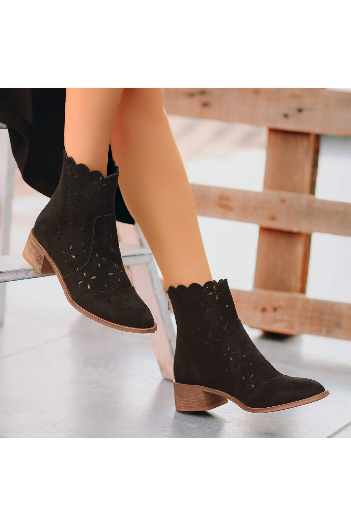 Siyah Süet Topuklu Bot